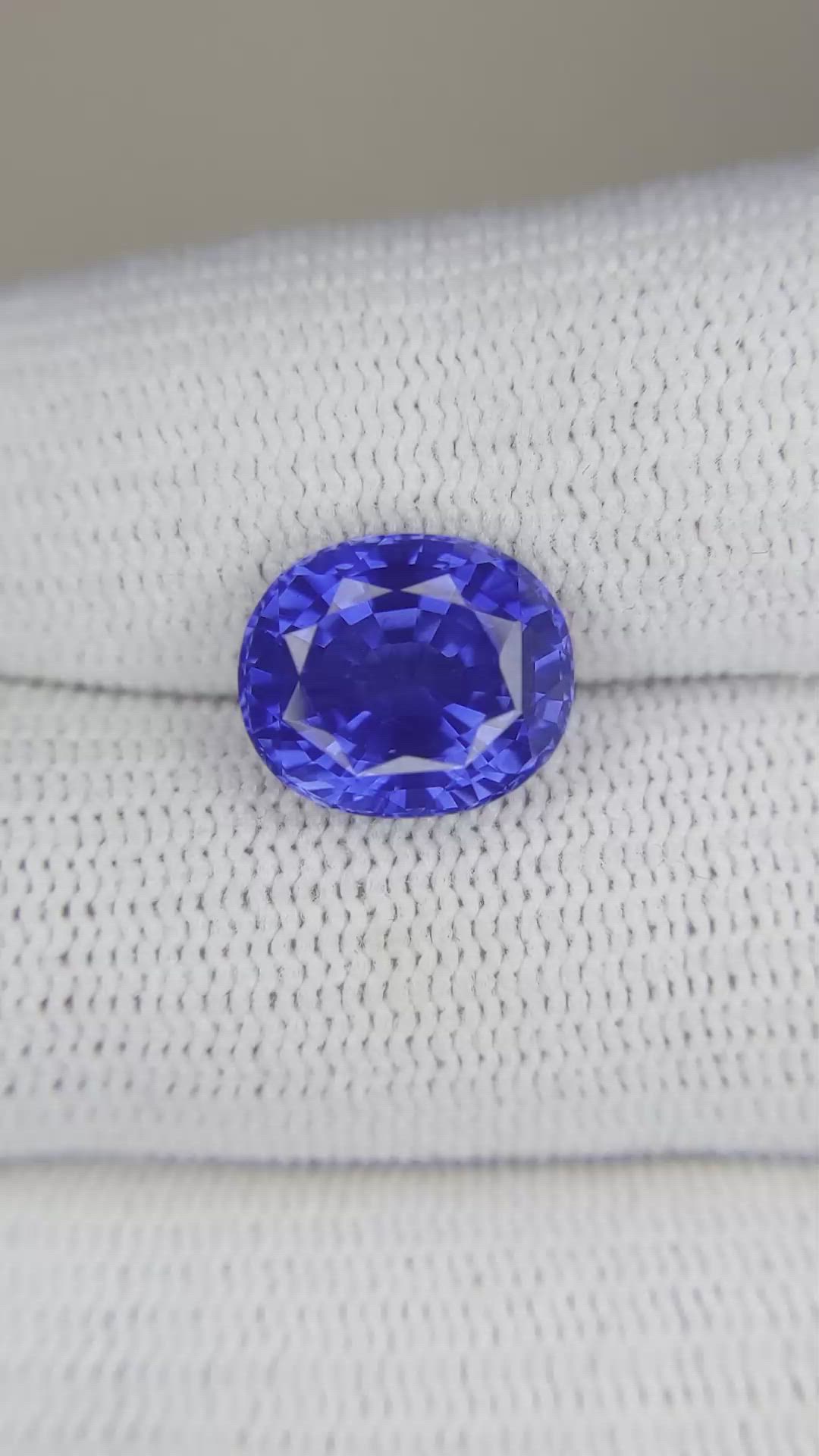 5.79 Ct. Blue Sapphire from Ceylon (Sri Lanka) Size Video