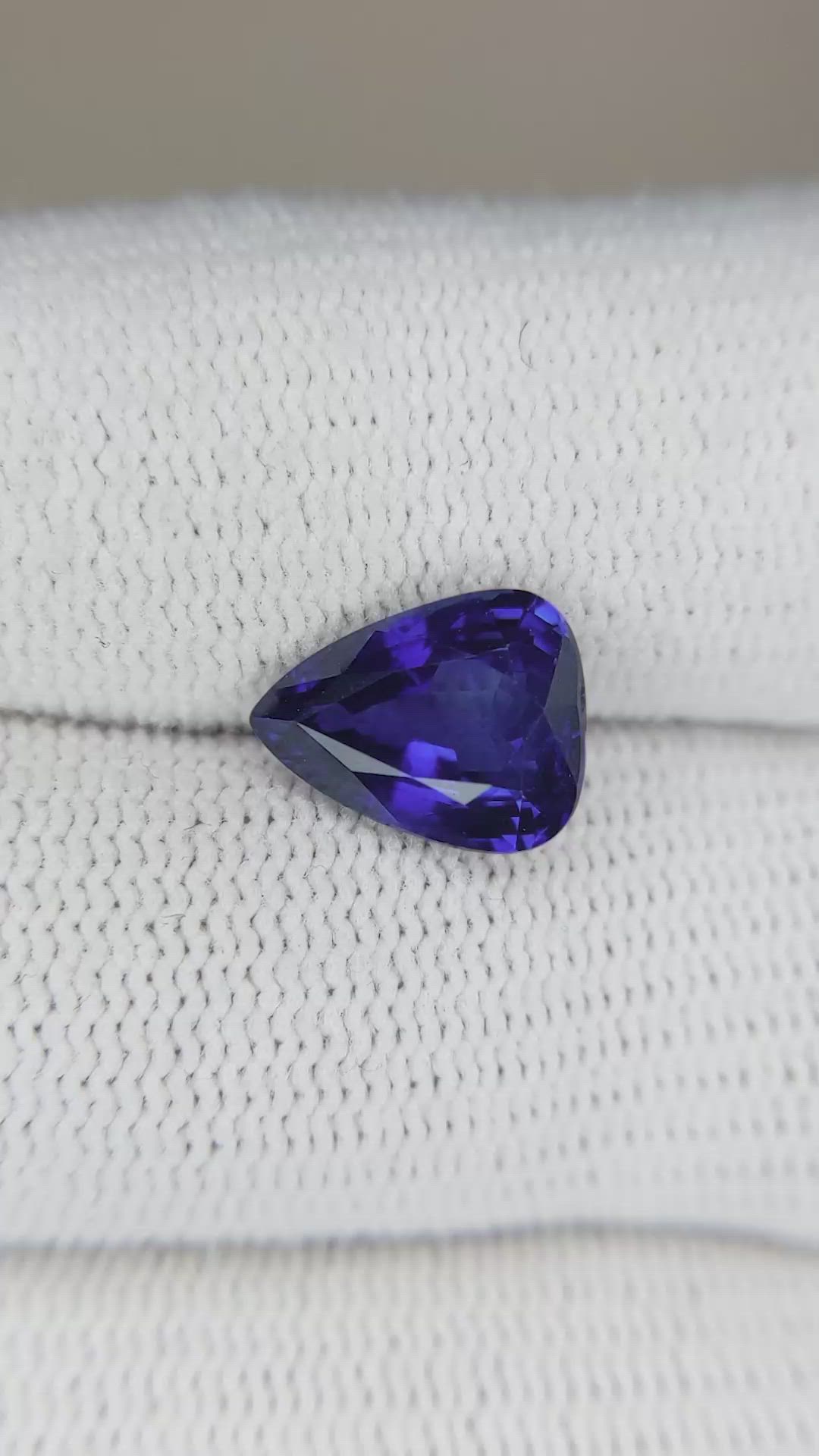 3.07 Ct. Blue Sapphire from Ceylon (Sri Lanka) Size Video