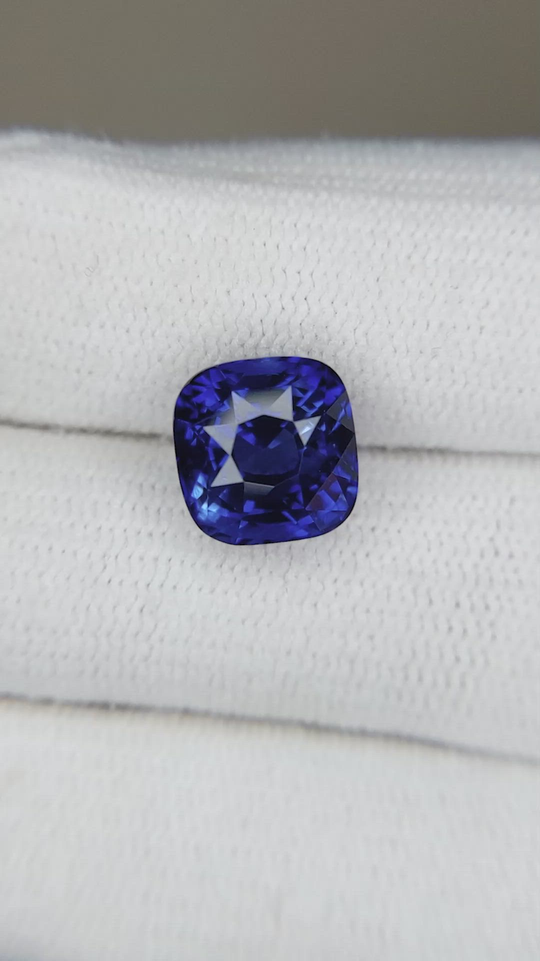 5.17 Ct. Blue Sapphire from Ceylon (Sri Lanka) Size Video