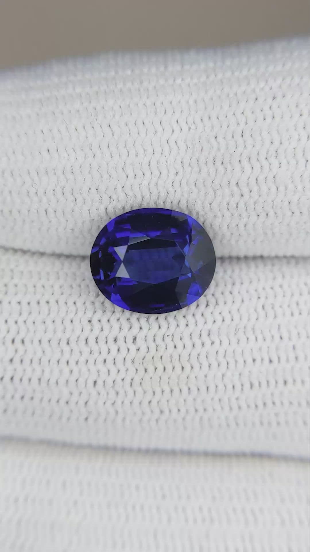 4.02 Ct. Blue Sapphire from Ceylon (Sri Lanka) Size Video
