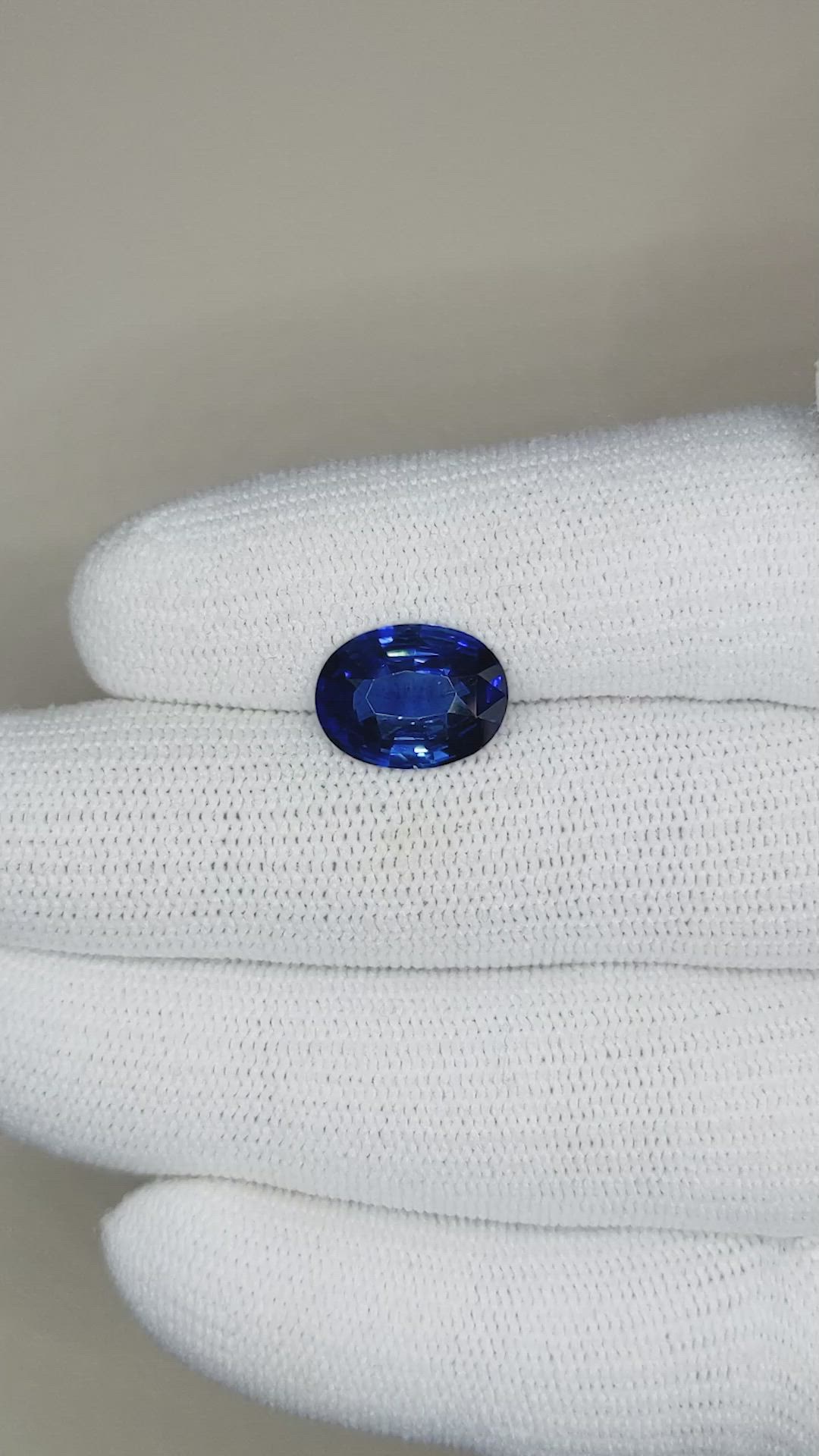4.03 Ct. Blue Sapphire from Ceylon (Sri Lanka) Size Video