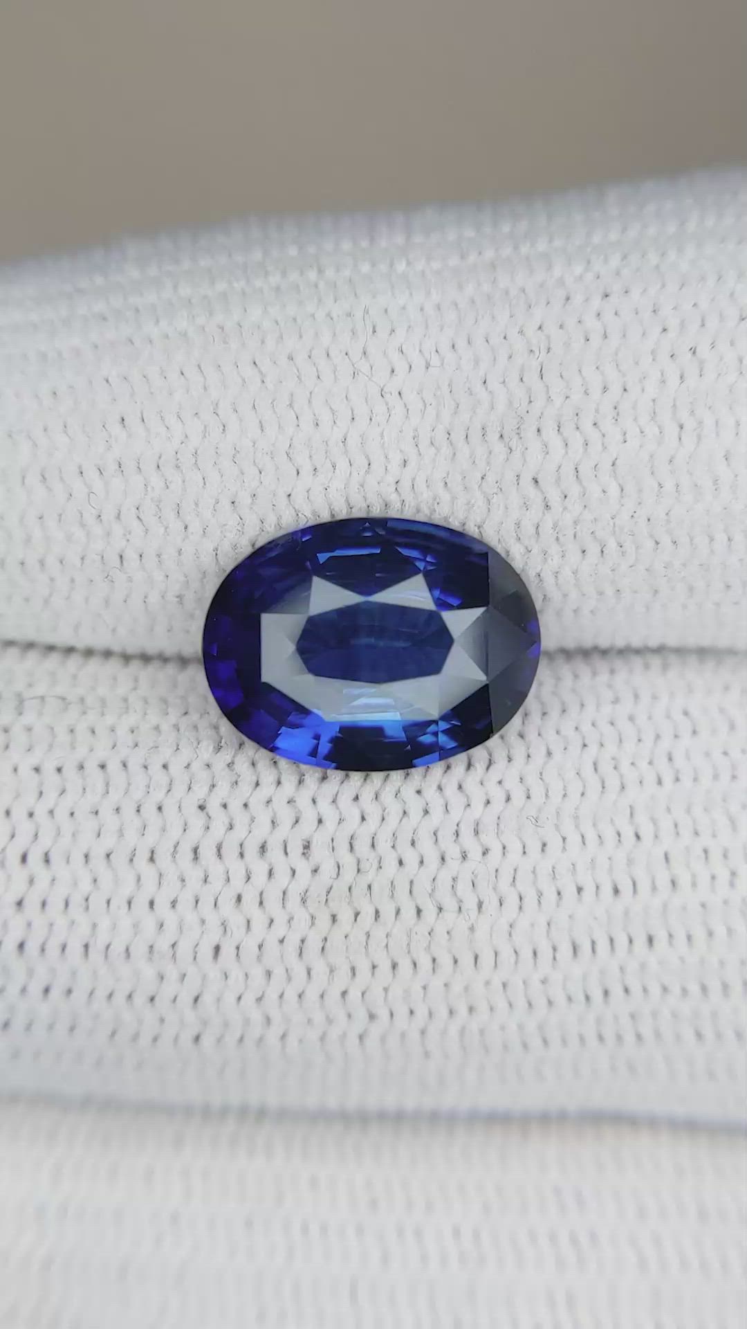 4.03 Ct. Blue Sapphire from Ceylon (Sri Lanka) Size Video
