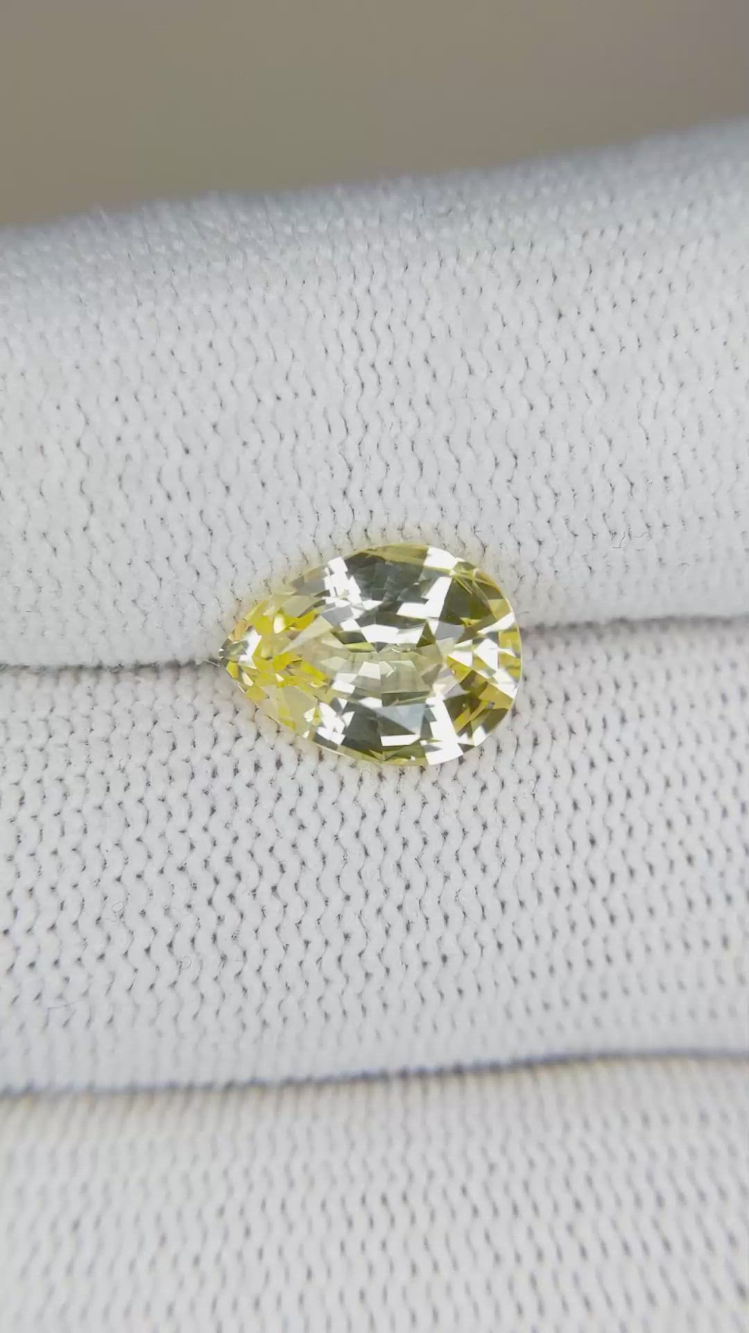 3.25 Ct. Yellow Sapphire from Ceylon (Sri Lanka) Size Video