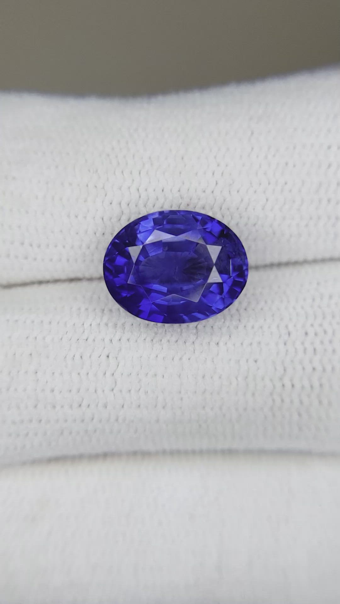 5.06 Ct. Blue Sapphire from Ceylon (Sri Lanka) Size Video