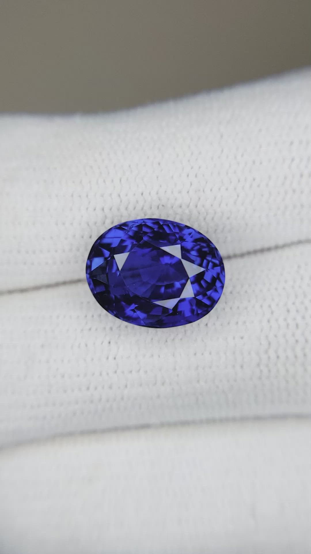 6.38 Ct. Blue Sapphire from Ceylon (Sri Lanka) Size Video