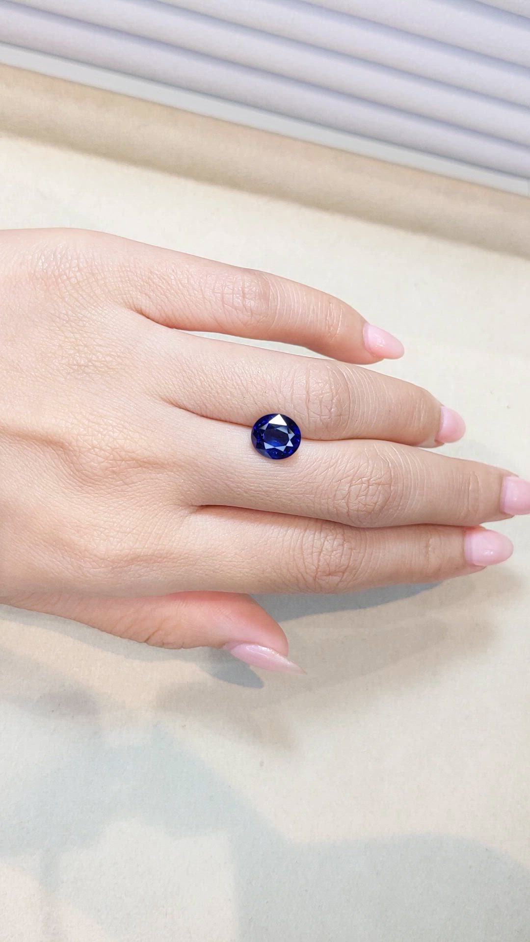 4.07 Ct. Blue Sapphire from Ceylon (Sri Lanka) Size Video