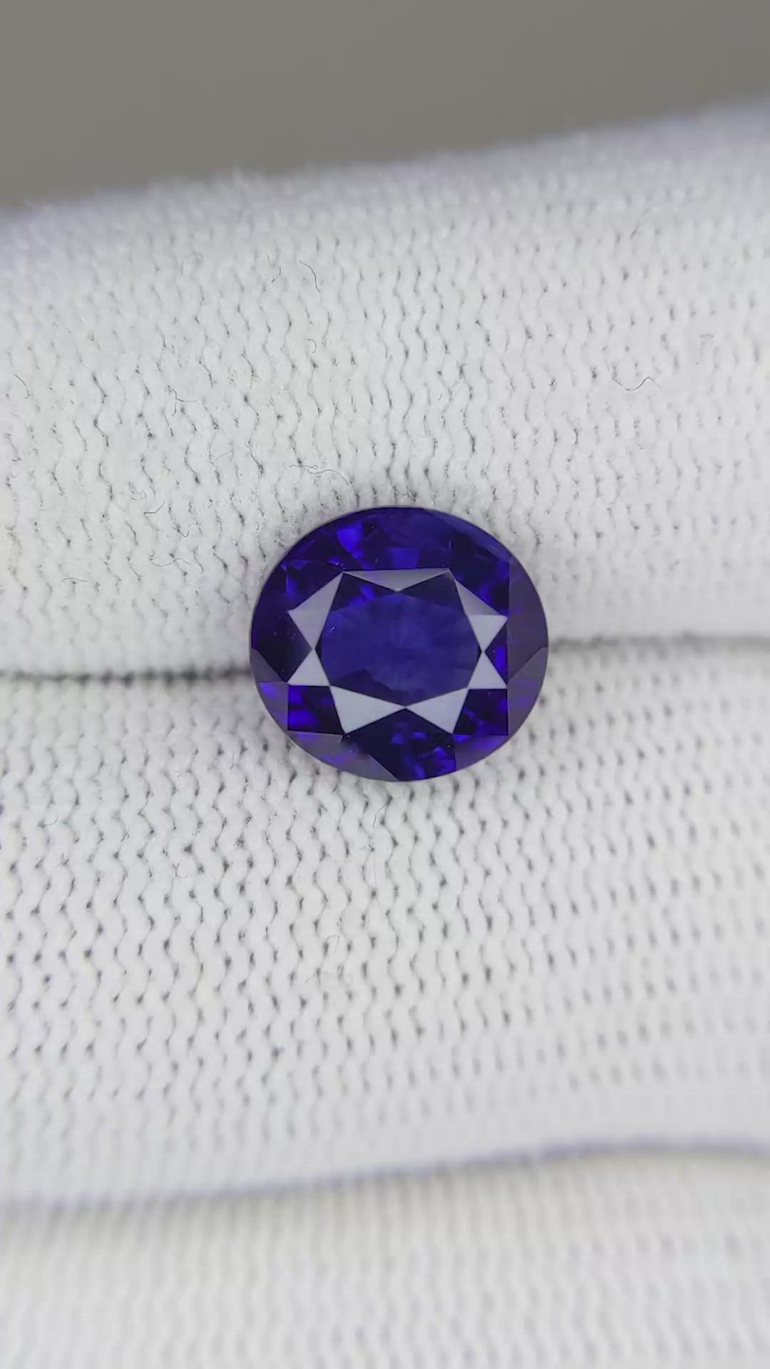 4.07 Ct. Blue Sapphire from Ceylon (Sri Lanka) Size Video