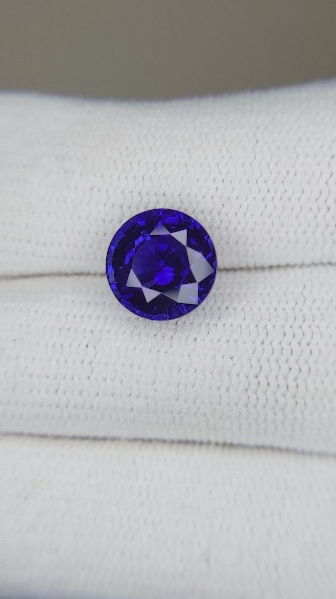 3.97 Ct. Blue Sapphire from Ceylon (Sri Lanka) Size Video