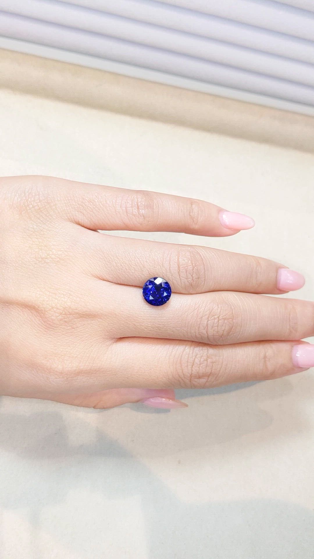 3.97 Ct. Blue Sapphire from Ceylon (Sri Lanka) Size Video