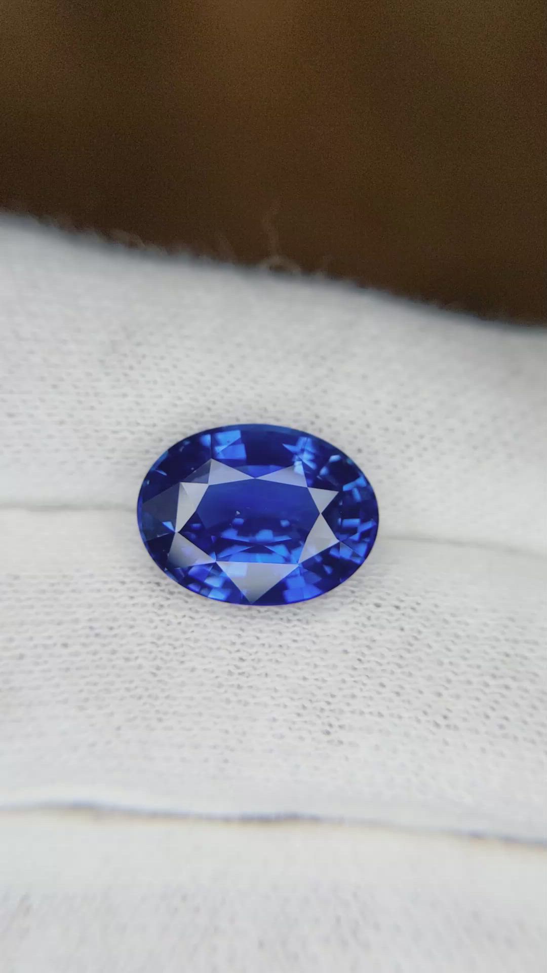 7.08 Ct. Blue Sapphire from Ceylon (Sri Lanka) Size Video
