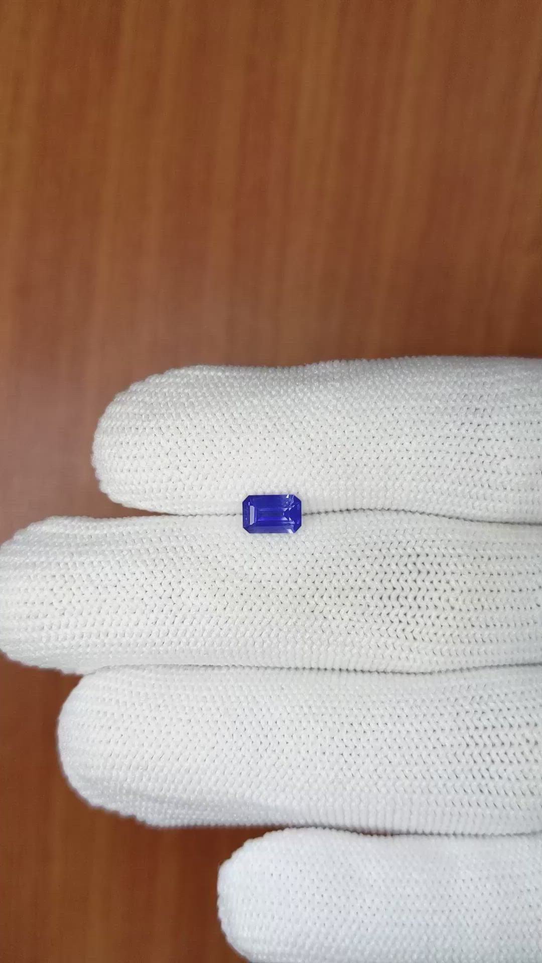 0.75 Ct. Blue Sapphire from Ceylon (Sri Lanka) Size Video
