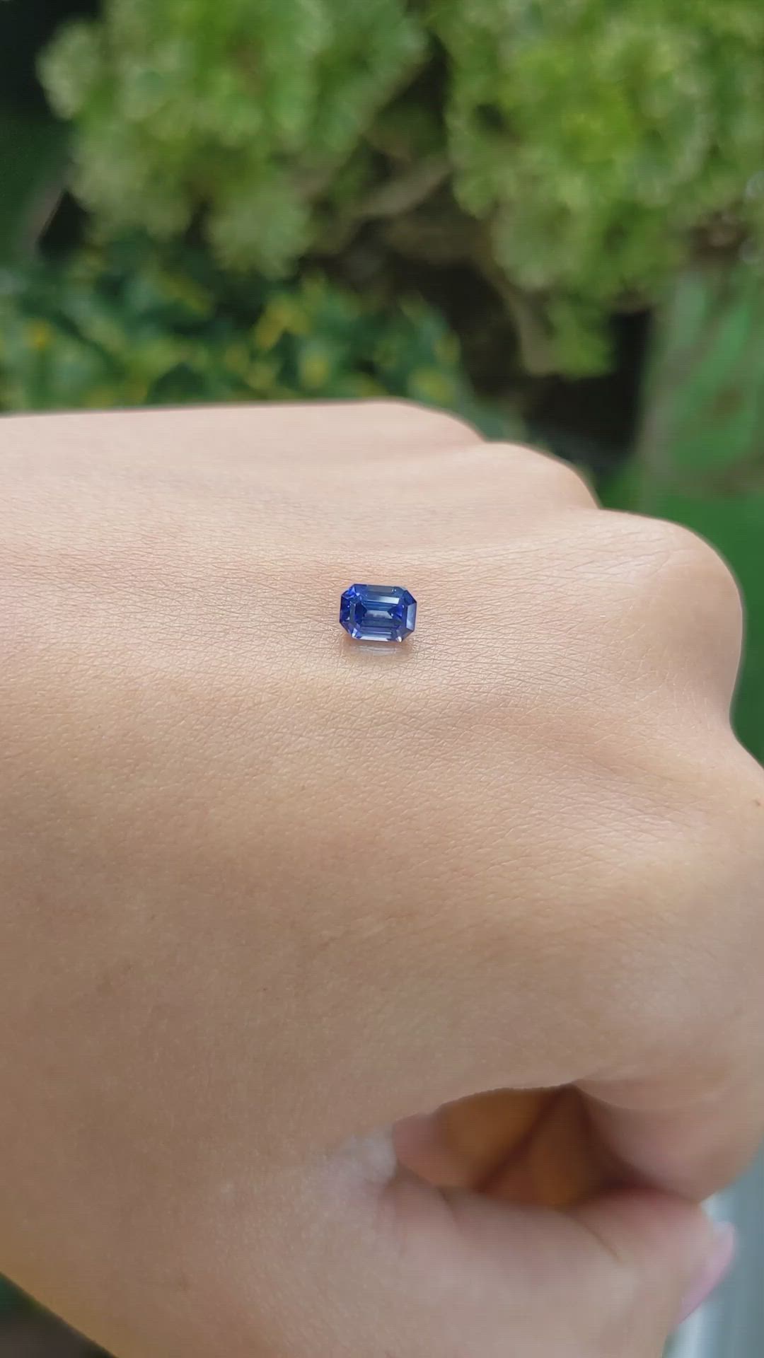 0.75 Ct. Blue Sapphire from Ceylon (Sri Lanka) Size Video