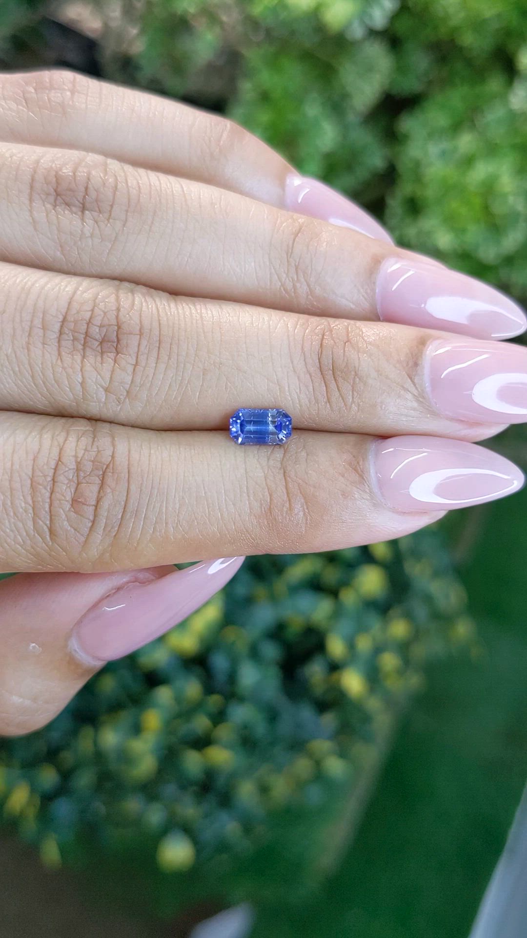 0.79 Ct. Bi Color Sapphire from Ceylon (Sri Lanka) Size Video