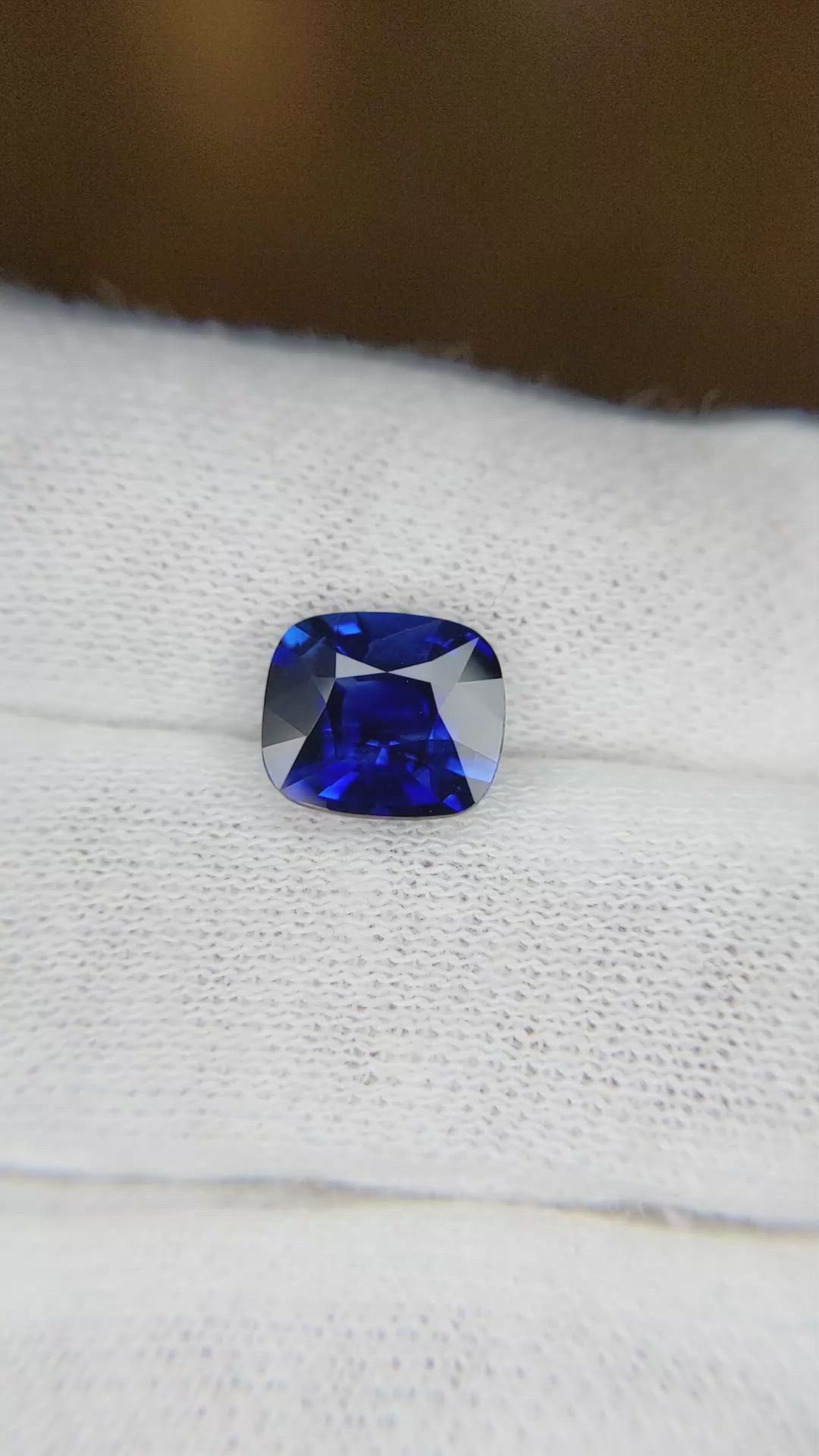 2.62 Ct. Blue Sapphire from Ceylon (Sri Lanka) Size Video