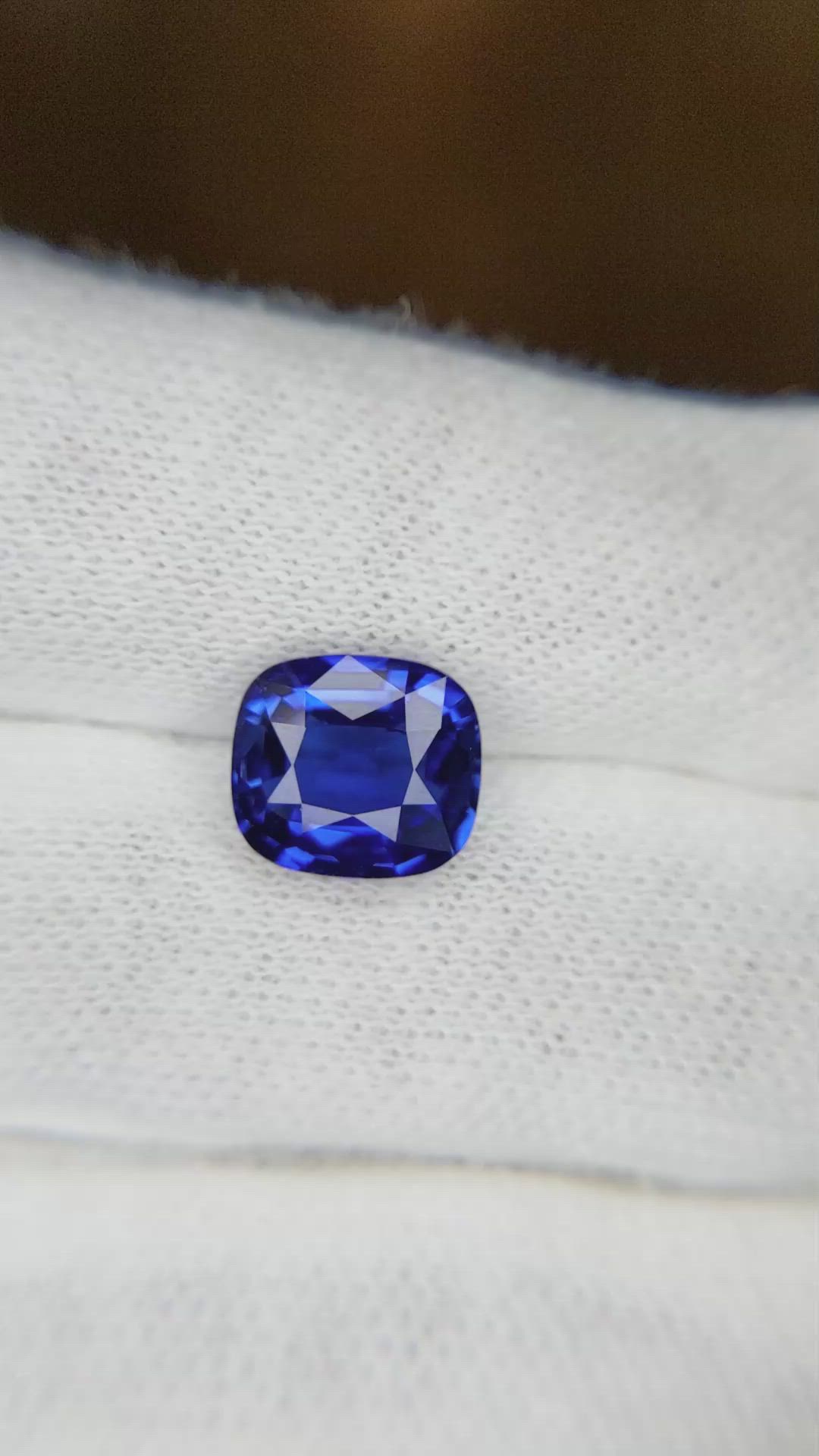 3.48 Ct. Blue Sapphire from Ceylon (Sri Lanka) Size Video