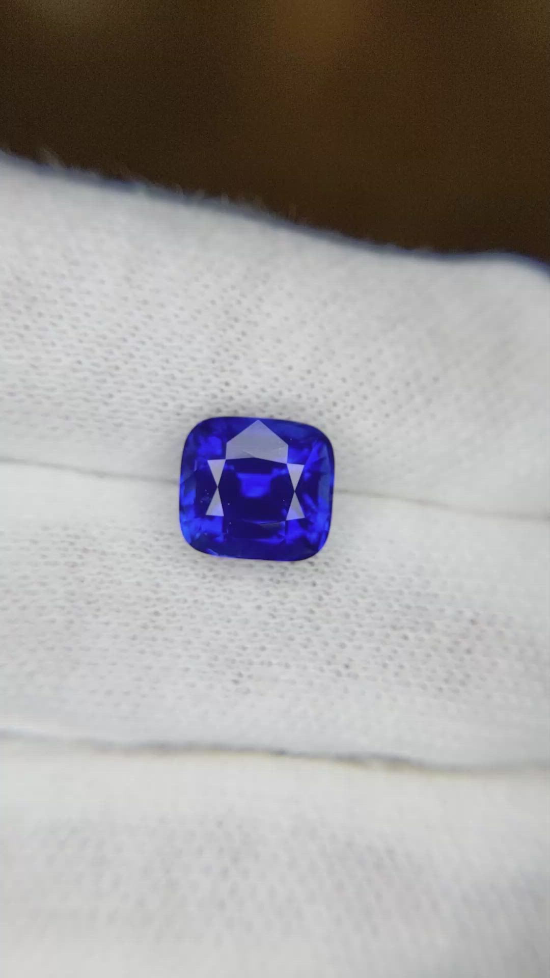3.71 Ct. Blue Sapphire from Ceylon (Sri Lanka) Size Video