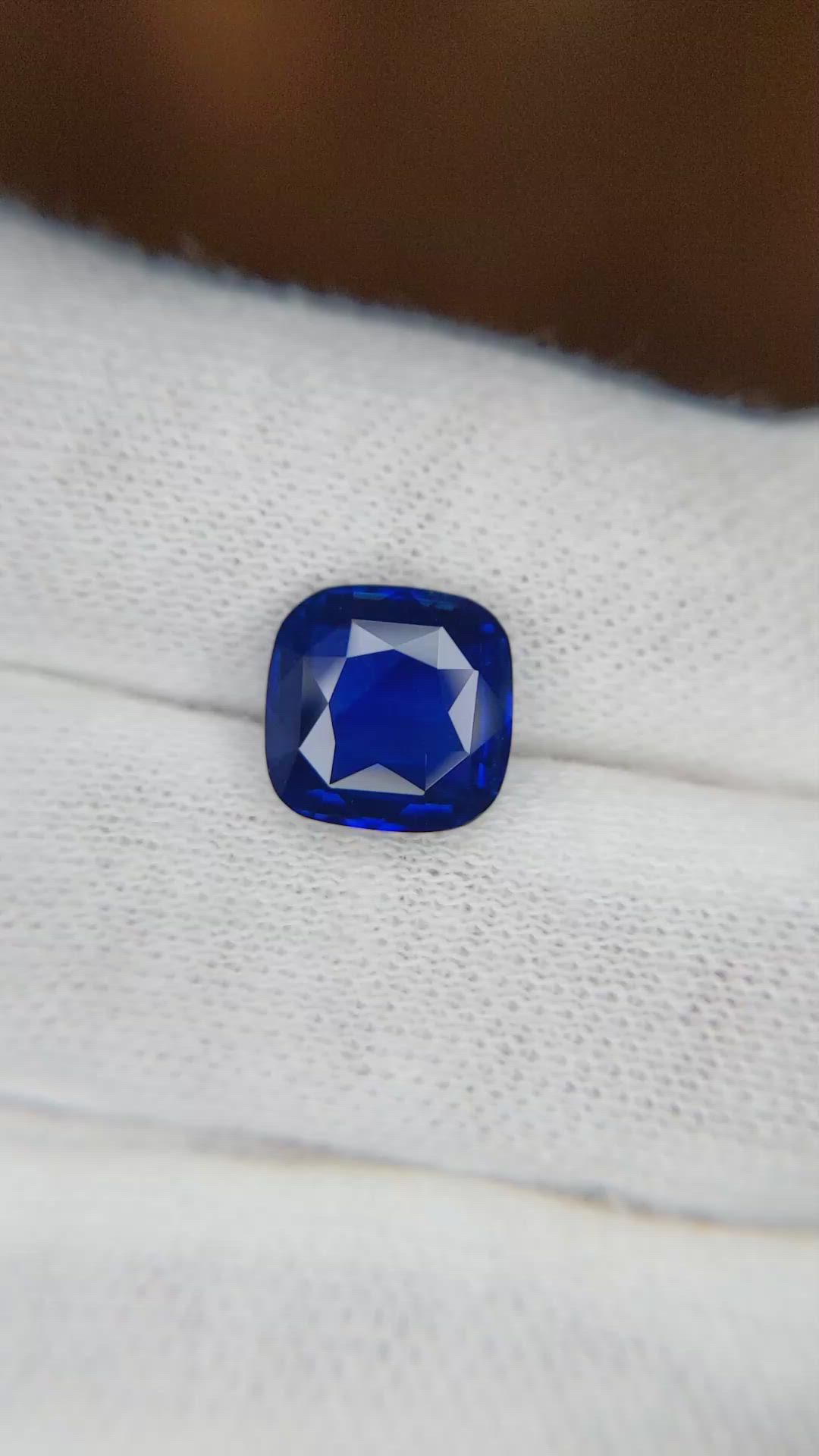 4.01 Ct. Blue Sapphire from Ceylon (Sri Lanka) Size Video