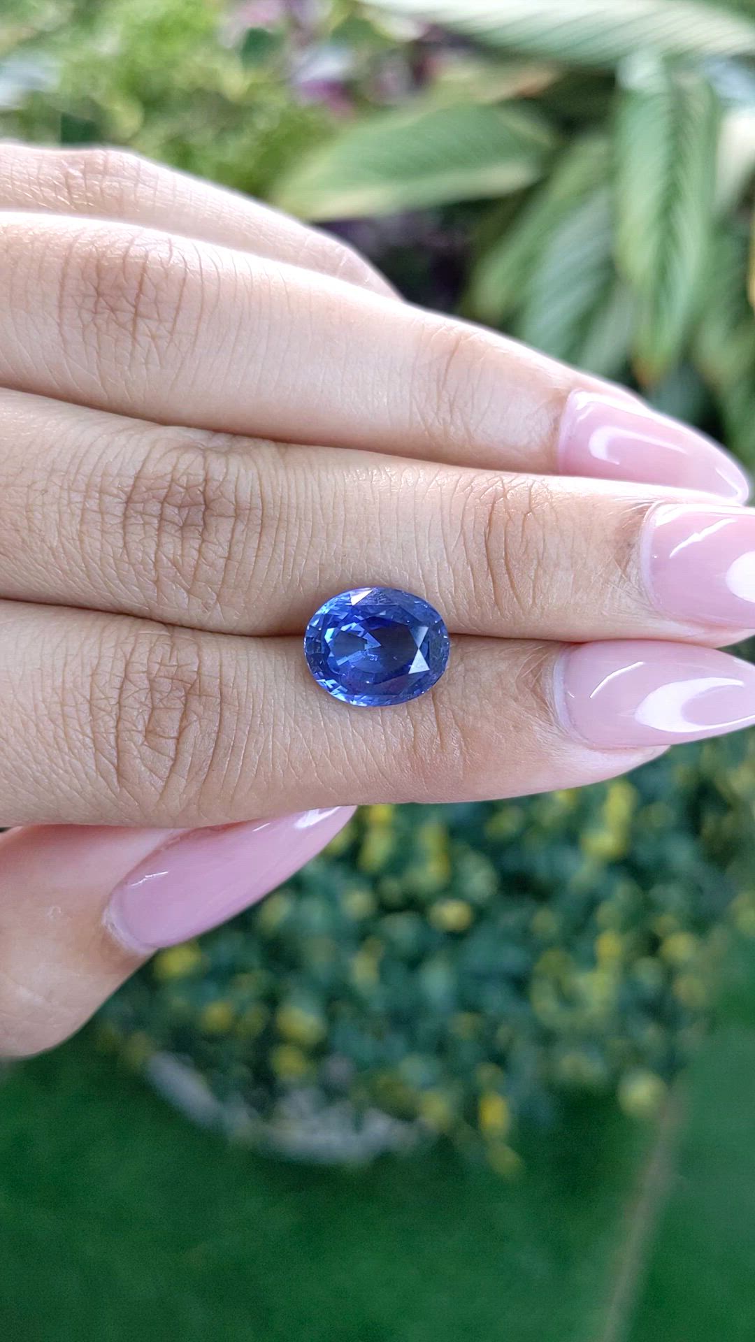 5.74 Ct. Blue Sapphire from Ceylon (Sri Lanka) Size Video
