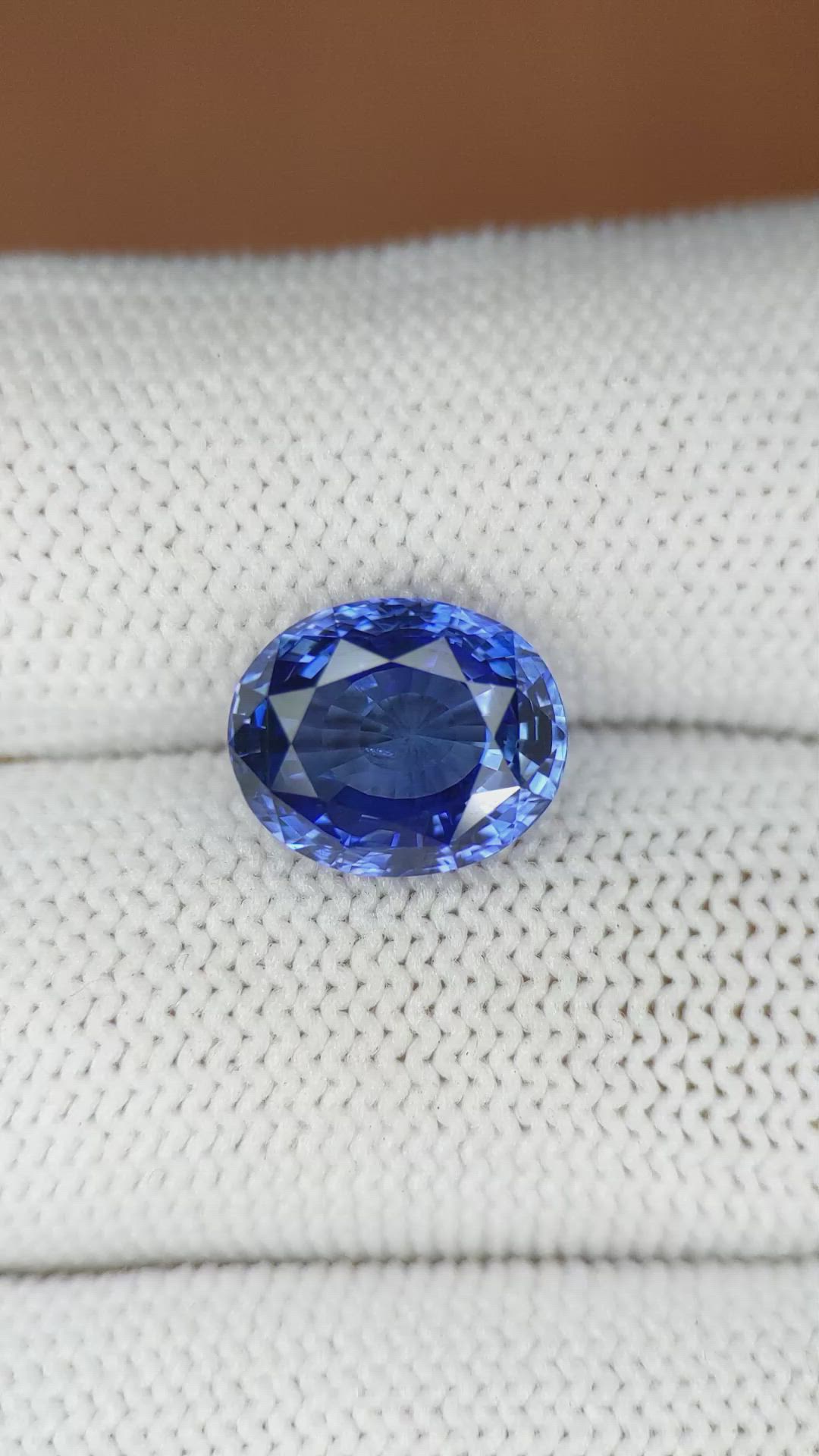 5.74 Ct. Blue Sapphire from Ceylon (Sri Lanka) Size Video