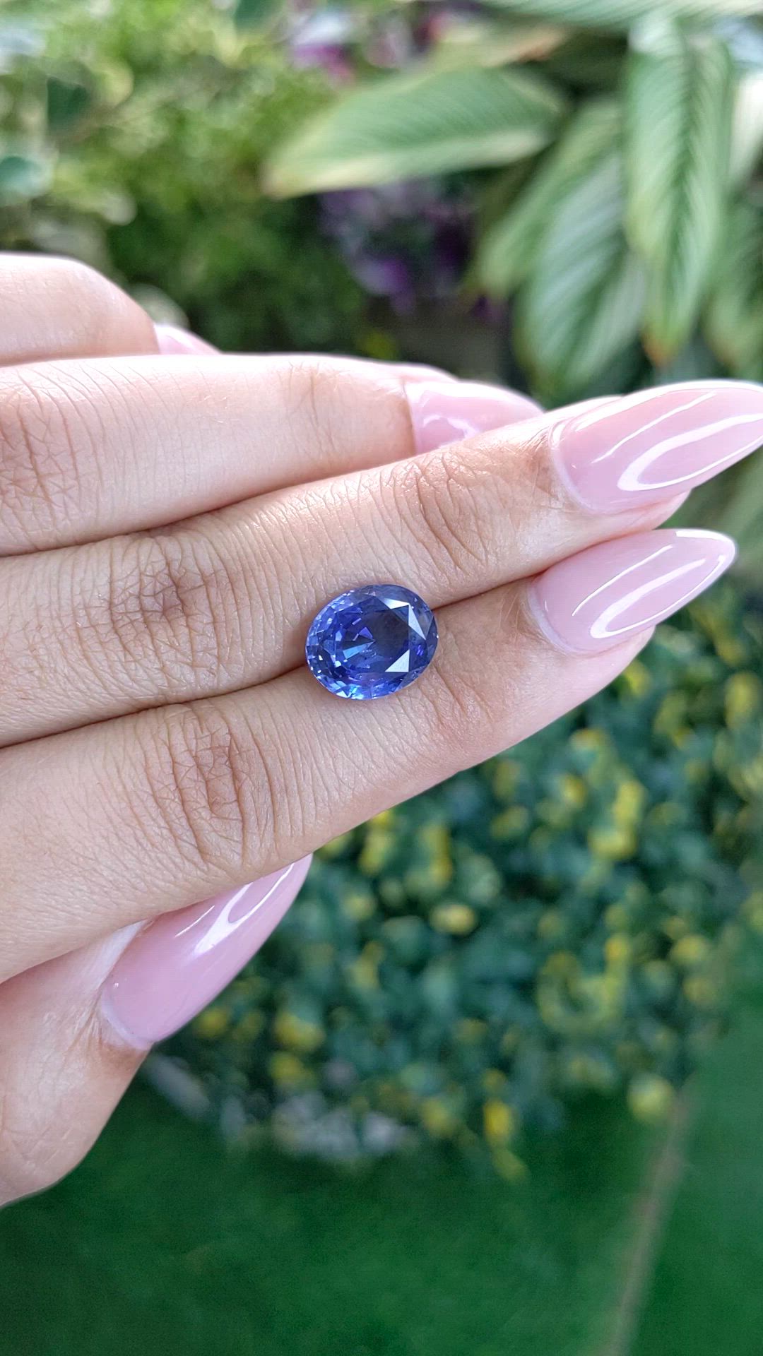 5.74 Ct. Blue Sapphire from Ceylon (Sri Lanka) Size Video