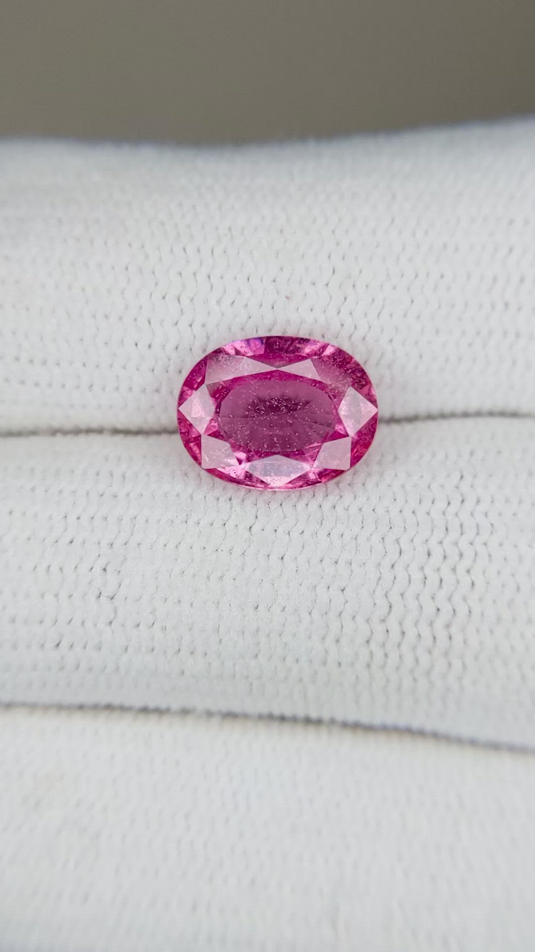2.74 Ct. Reddish Pink Sapphire from Ceylon (Sri Lanka) Size Video