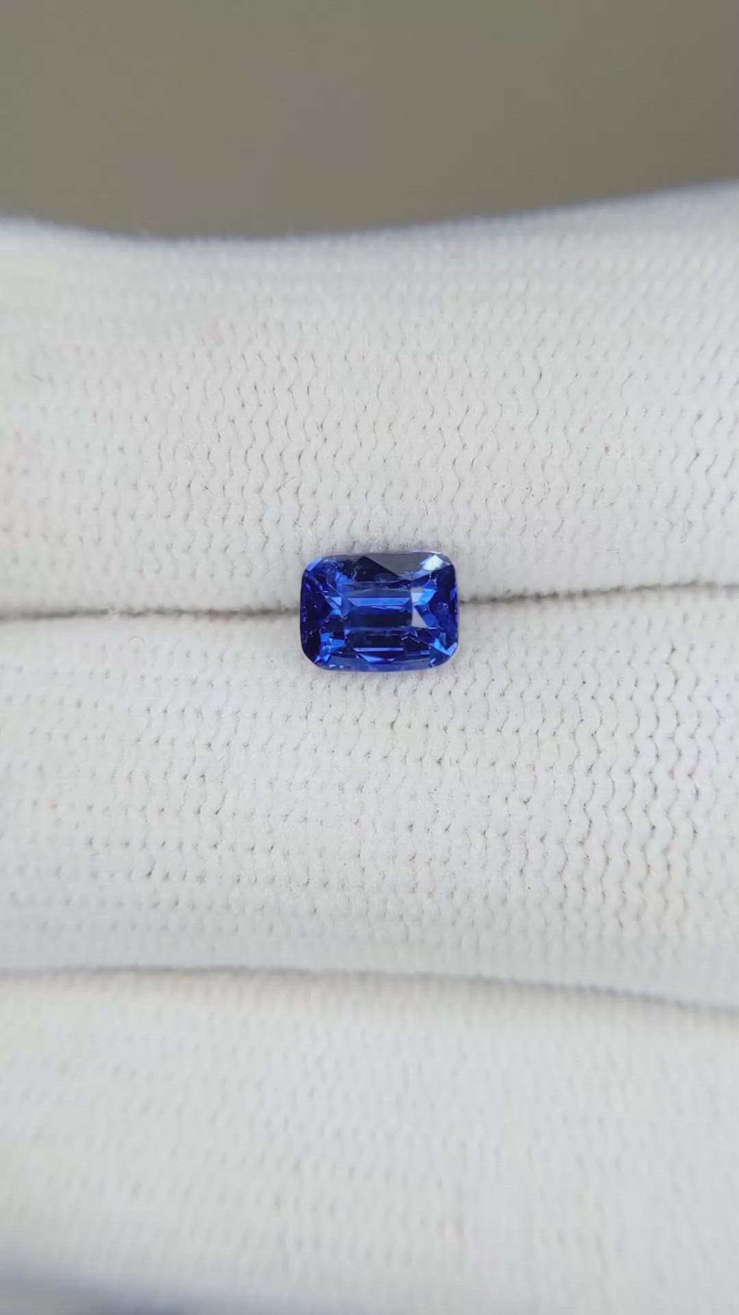 1.01 Ct. Blue Sapphire from Ceylon (Sri Lanka) Size Video