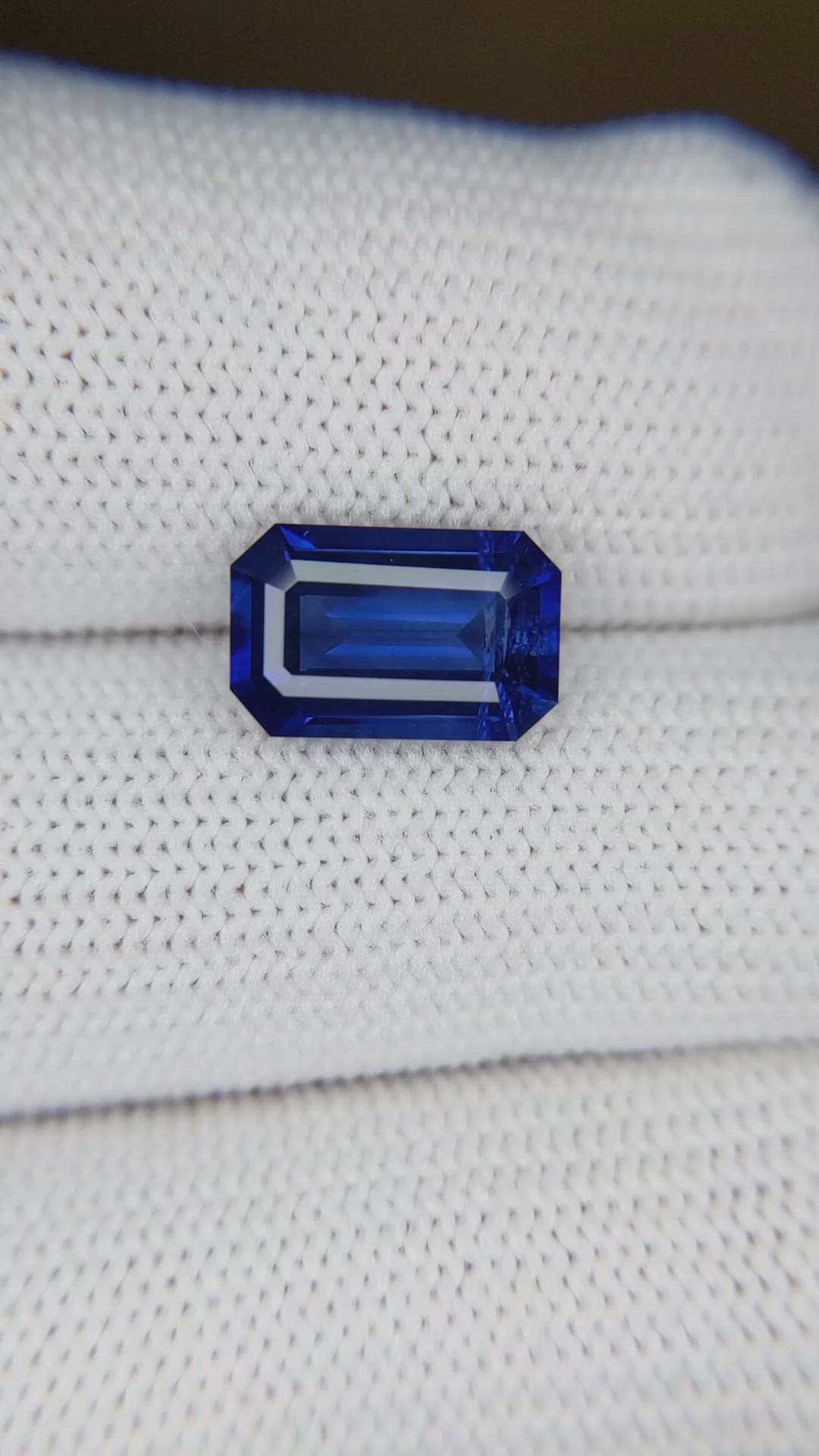 3.27 Ct. Blue Sapphire from Ceylon (Sri Lanka) Size Video