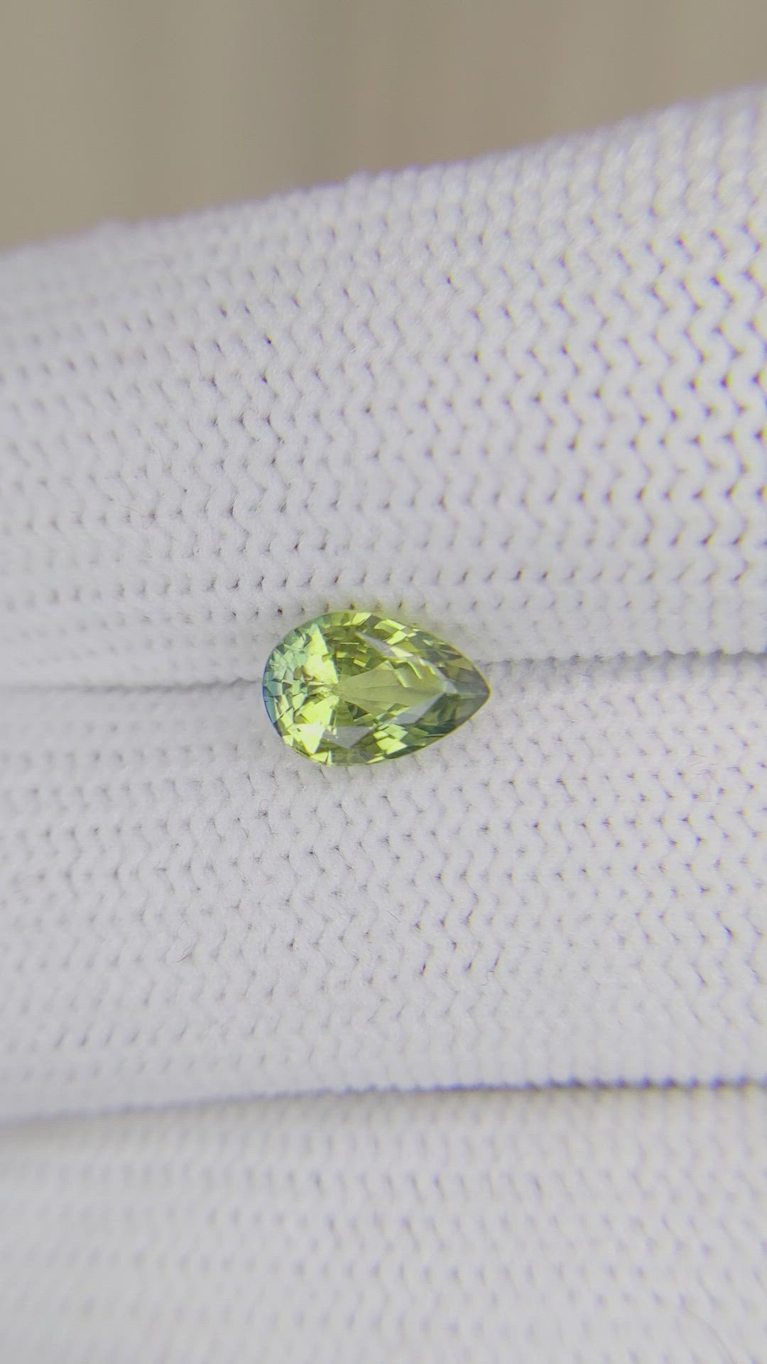 1.54 Ct. Bi Color Sapphire from Ceylon (Sri Lanka) Size Video