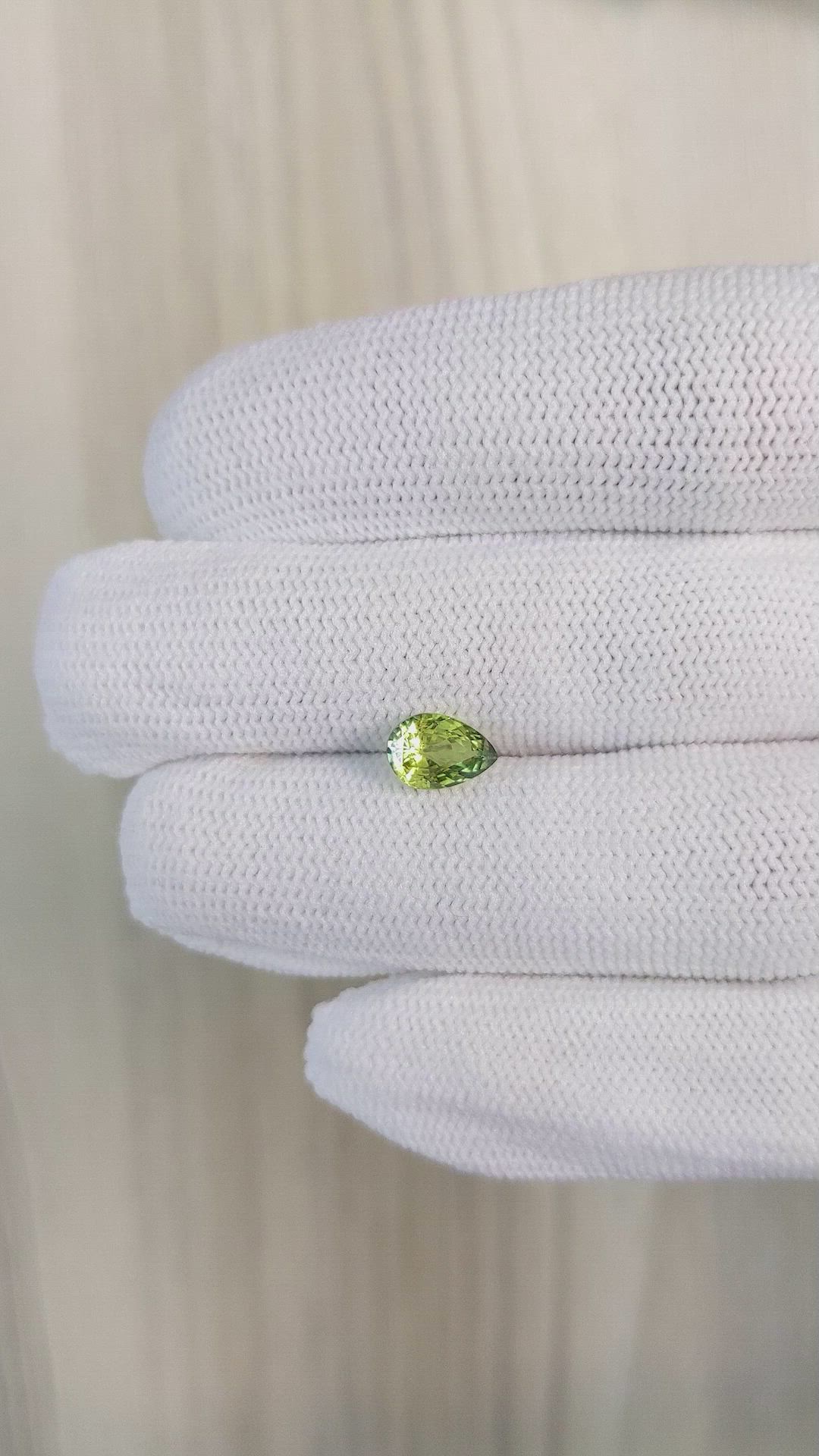 1.54 Ct. Bi Color Sapphire from Ceylon (Sri Lanka) Size Video