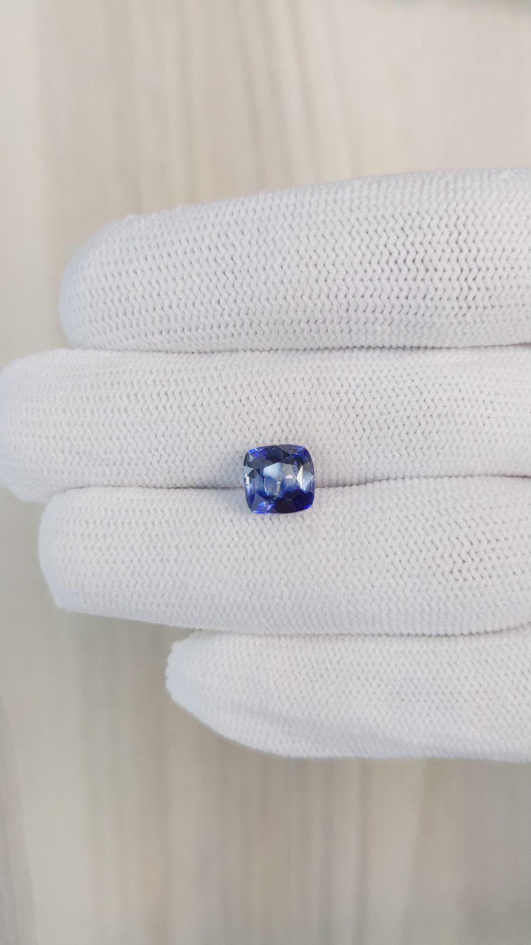 2.97 Ct. Bi Color Sapphire from Ceylon (Sri Lanka) Size Video