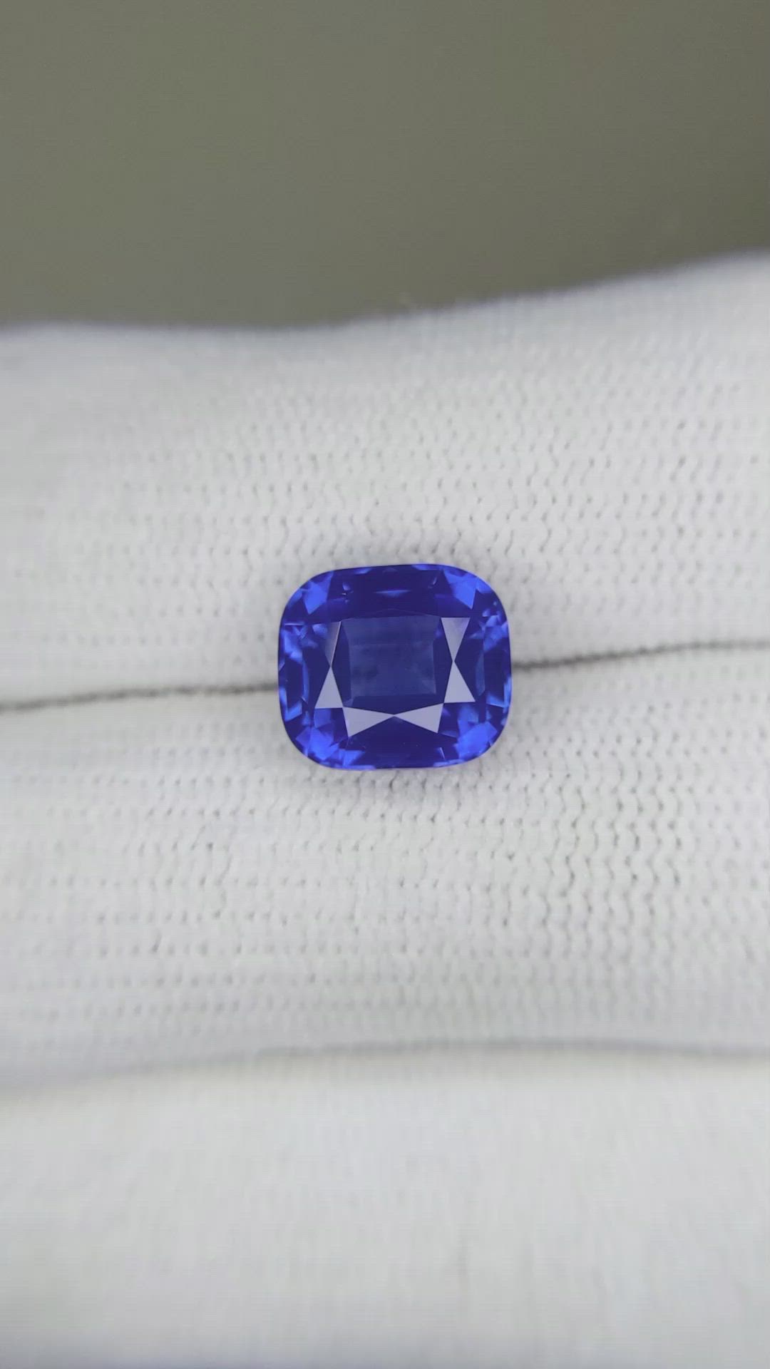 3.81 Ct. Blue Sapphire from Ceylon (Sri Lanka) Size Video