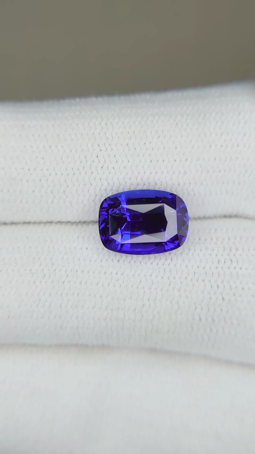 3.53 Ct. Blue Sapphire from Ceylon (Sri Lanka) Size Video