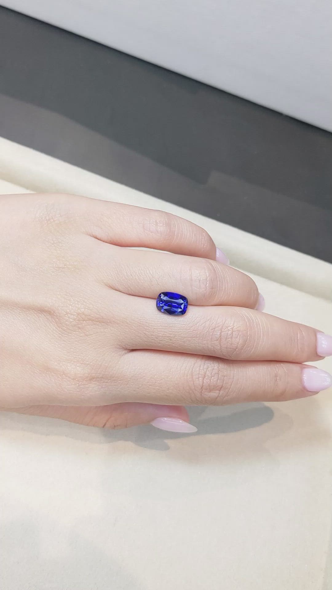 3.53 Ct. Blue Sapphire from Ceylon (Sri Lanka) Size Video