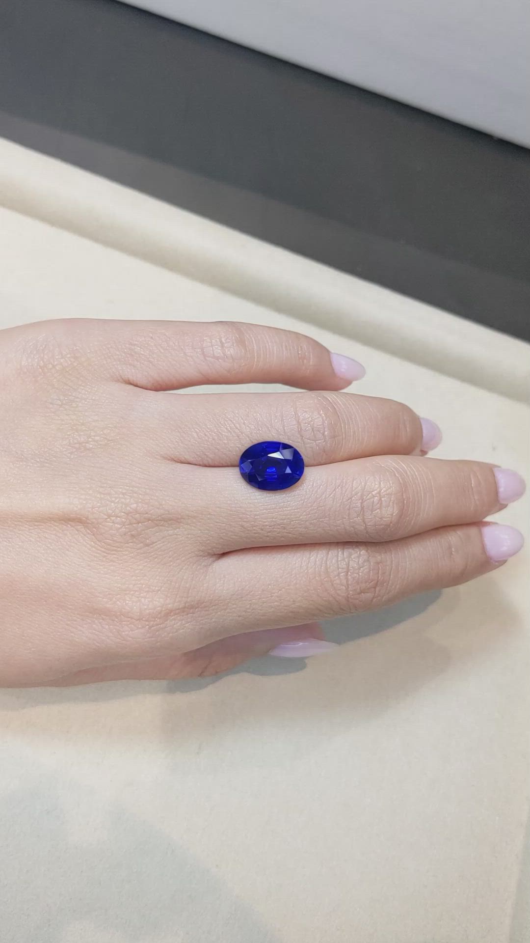 6.12 Ct. Blue Sapphire from Ceylon (Sri Lanka) Size Video