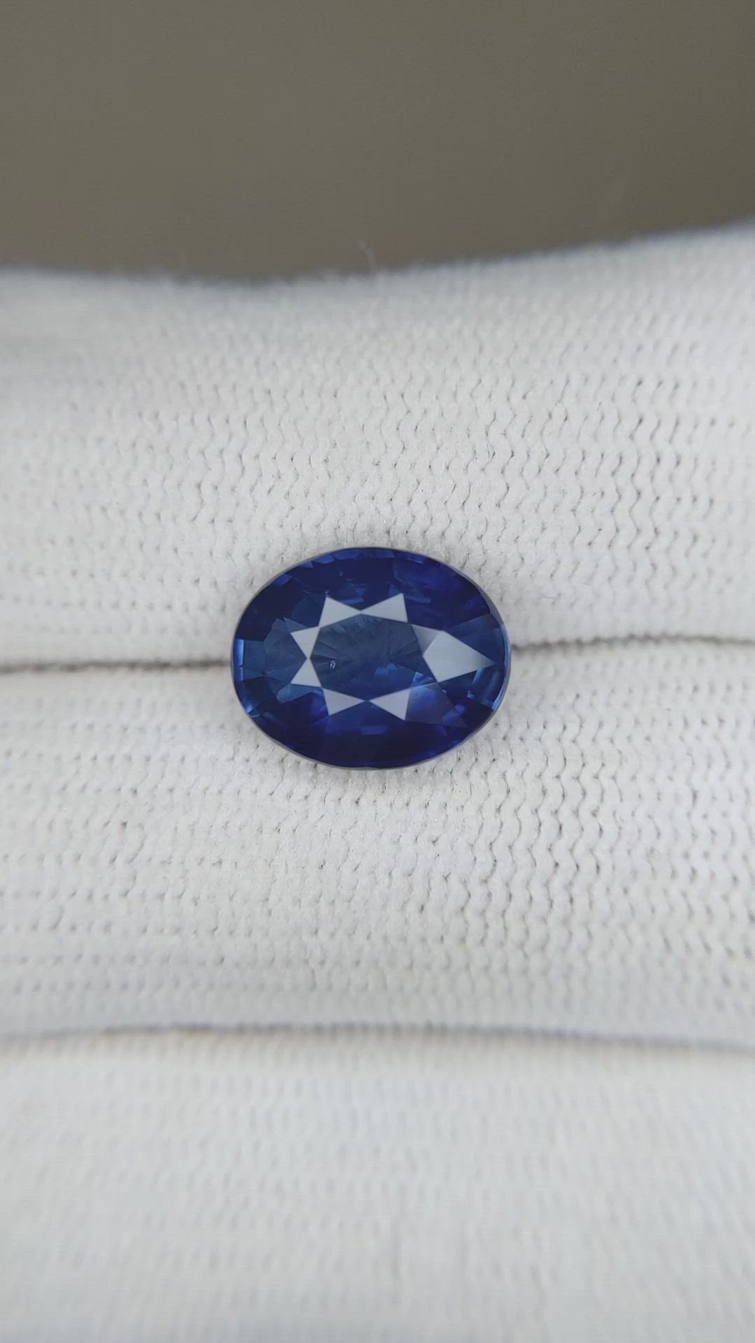 3.55 Ct. Blue Sapphire from Ceylon (Sri Lanka) Size Video