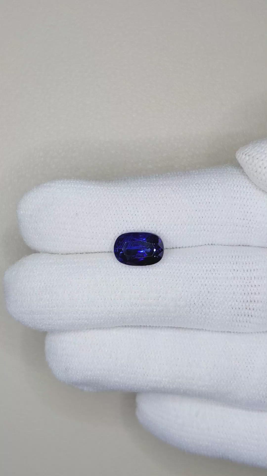 3.26 Ct. Blue Sapphire from Ceylon (Sri Lanka) Size Video