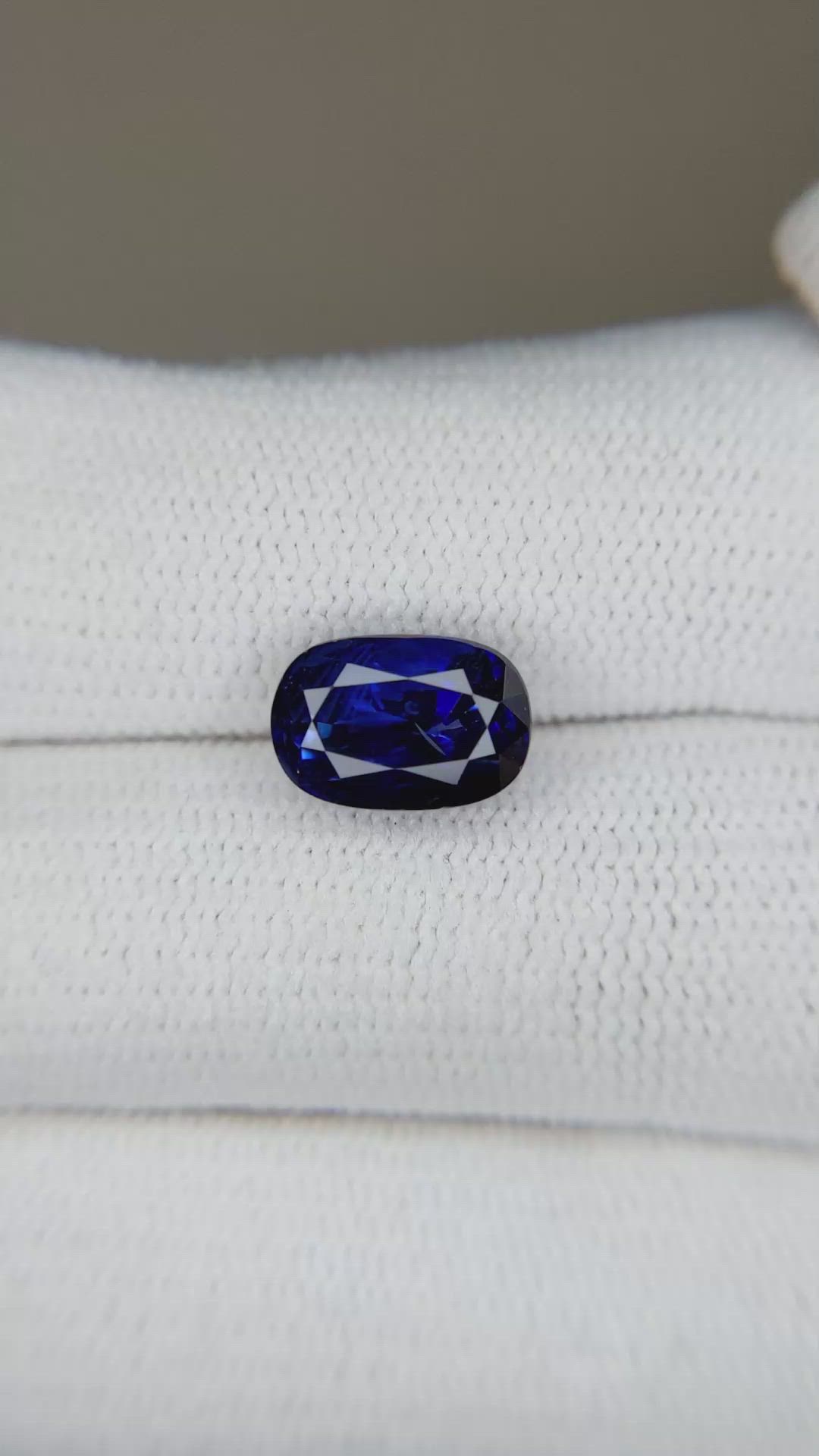 3.26 Ct. Blue Sapphire from Ceylon (Sri Lanka) Size Video