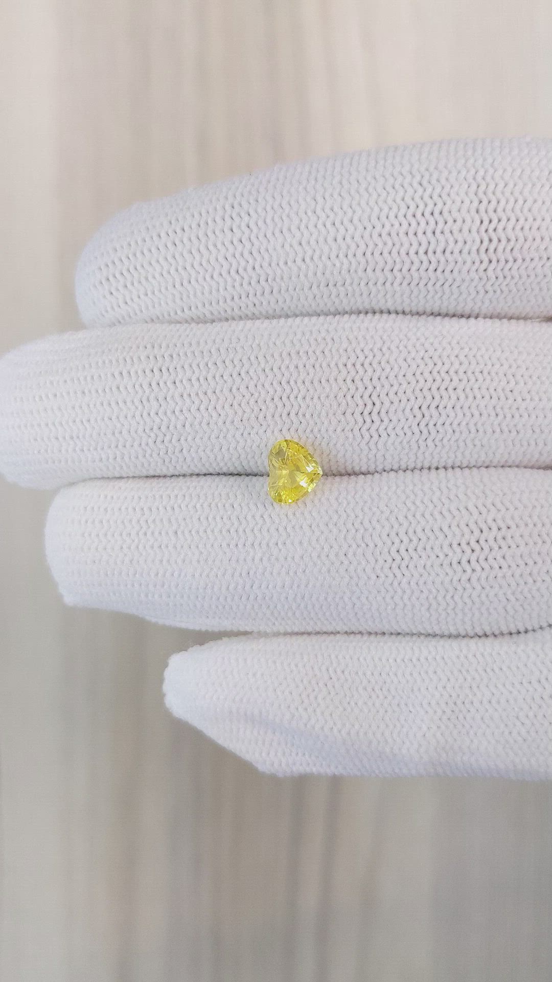 1.10 Ct. Yellow Sapphire from Ceylon (Sri Lanka) Size Video