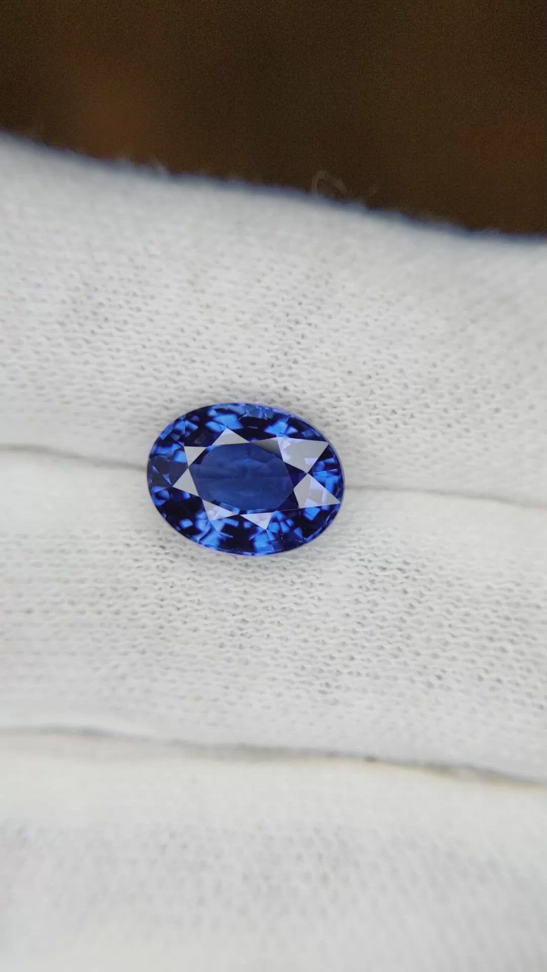 4.74 Ct. Blue Sapphire from Ceylon (Sri Lanka) Size Video