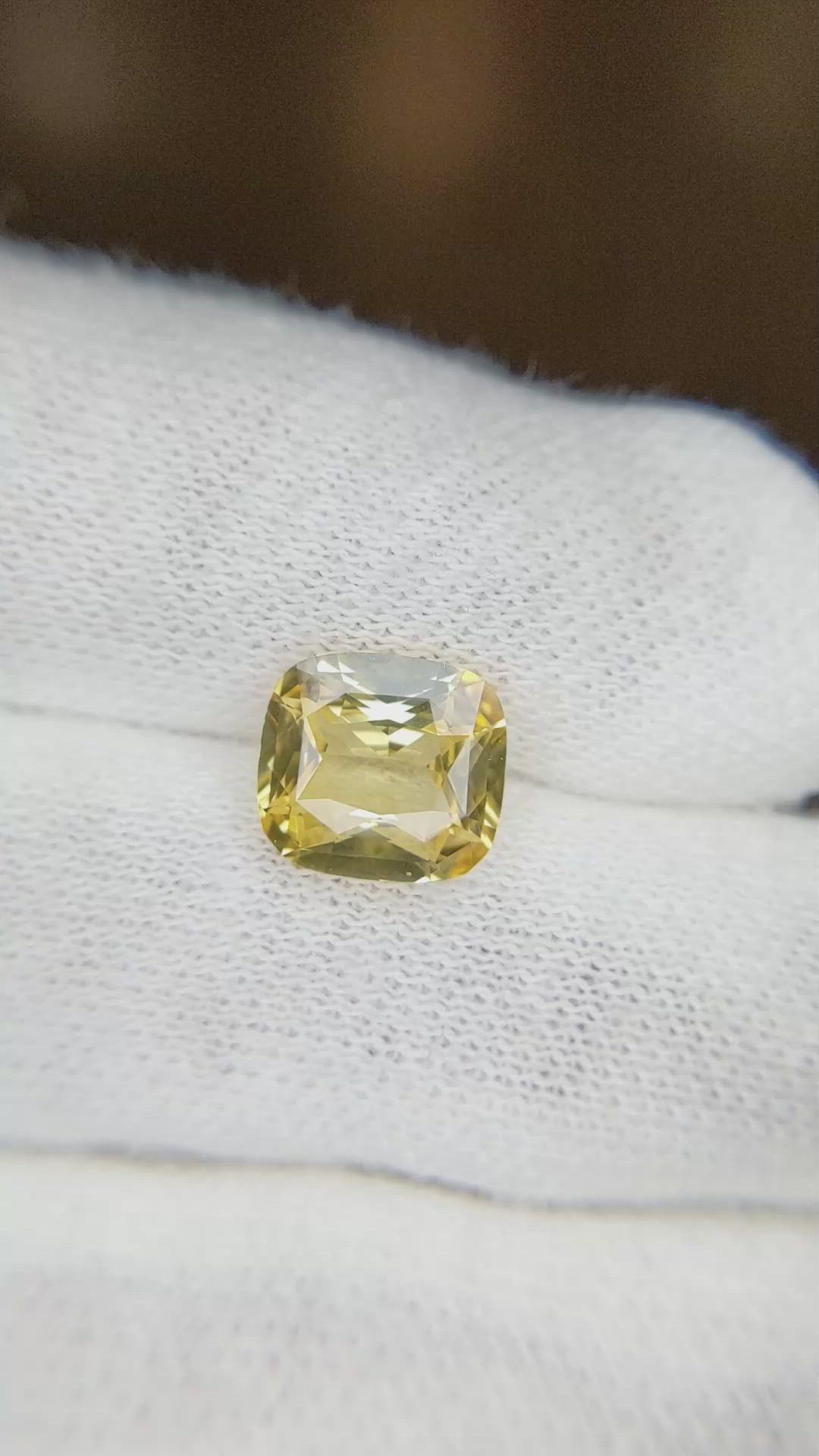 2.62 Ct. Yellow Sapphire from Ceylon (Sri Lanka) Size Video