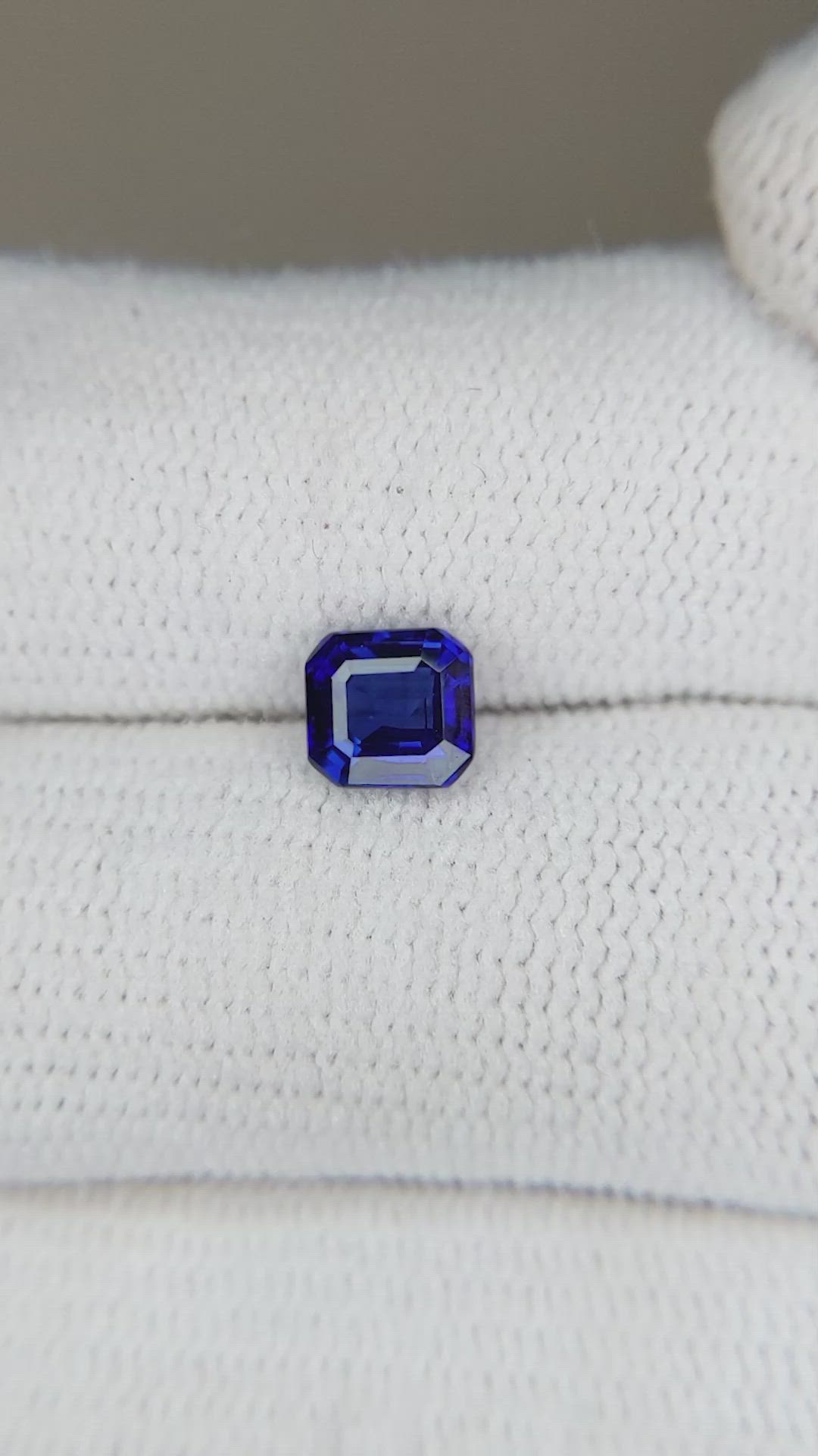 0.91 Ct. Blue Sapphire from Ceylon (Sri Lanka) Size Video