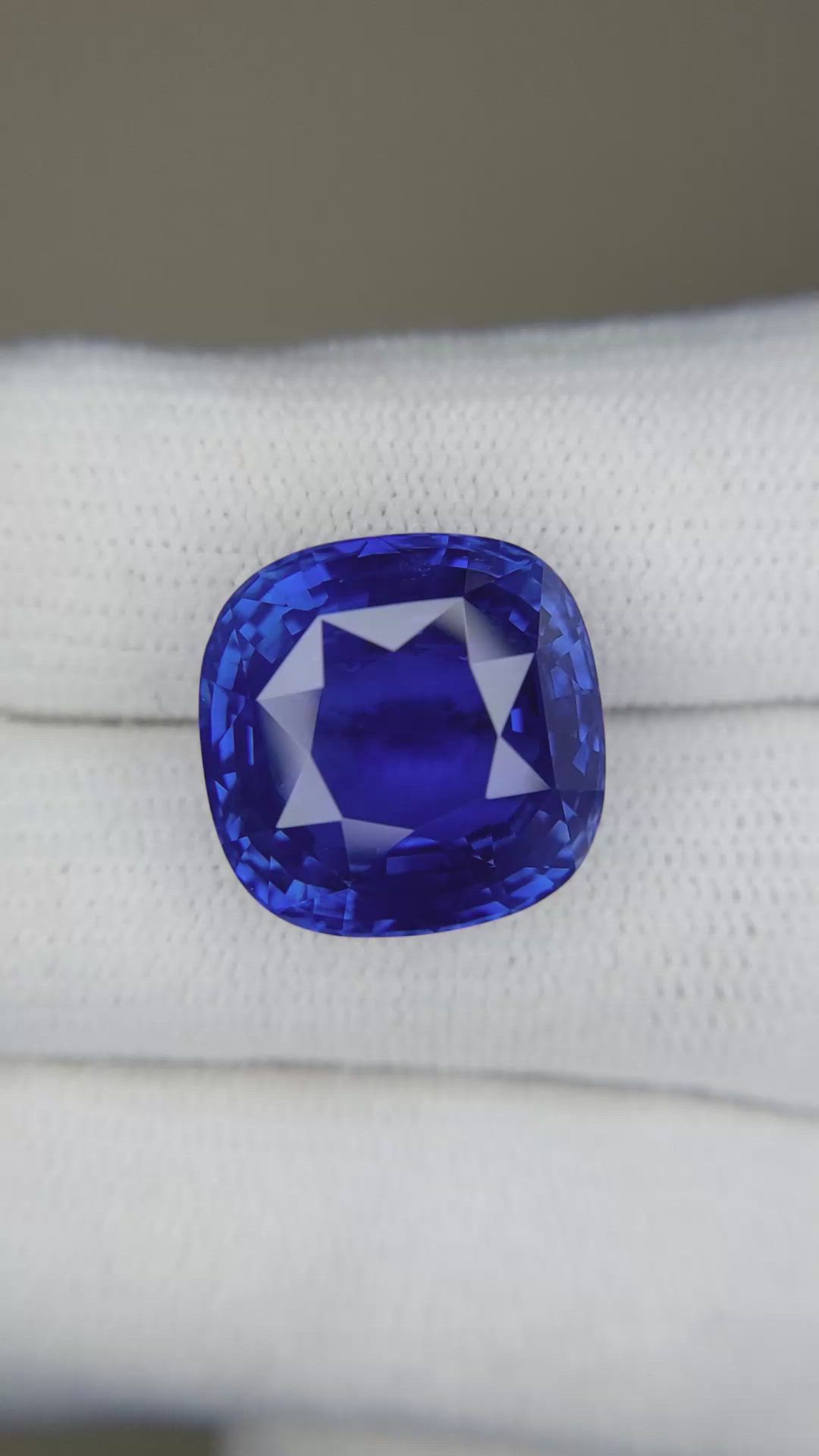 16.58 Ct. Blue Sapphire from Ceylon (Sri Lanka) Size Video