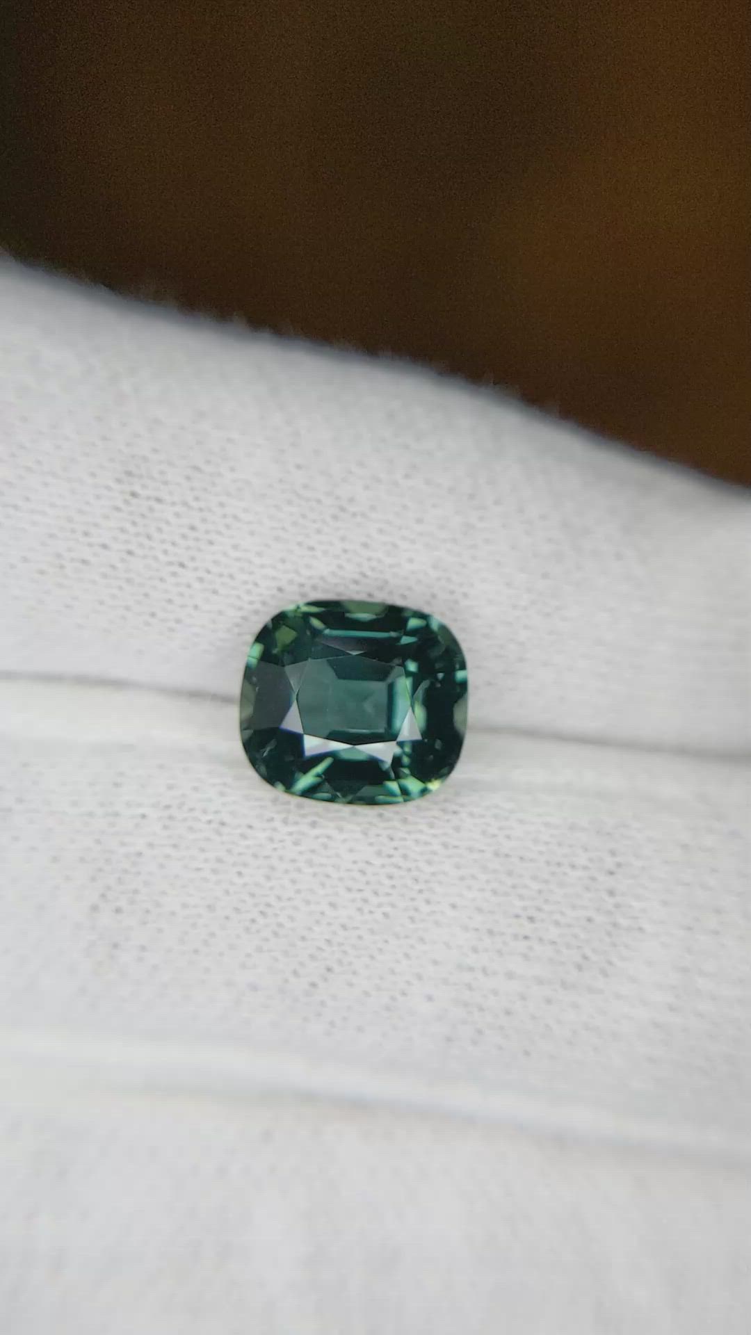 4.03 Ct. Bluish Green Sapphire from Ceylon (Sri Lanka) Size Video