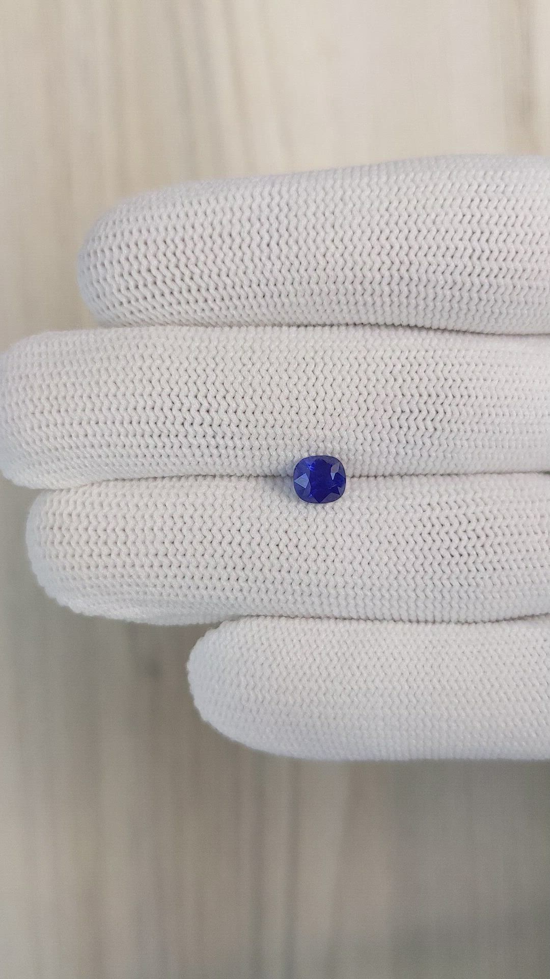 1.05 Ct. Blue Sapphire from Ceylon (Sri Lanka) Size Video