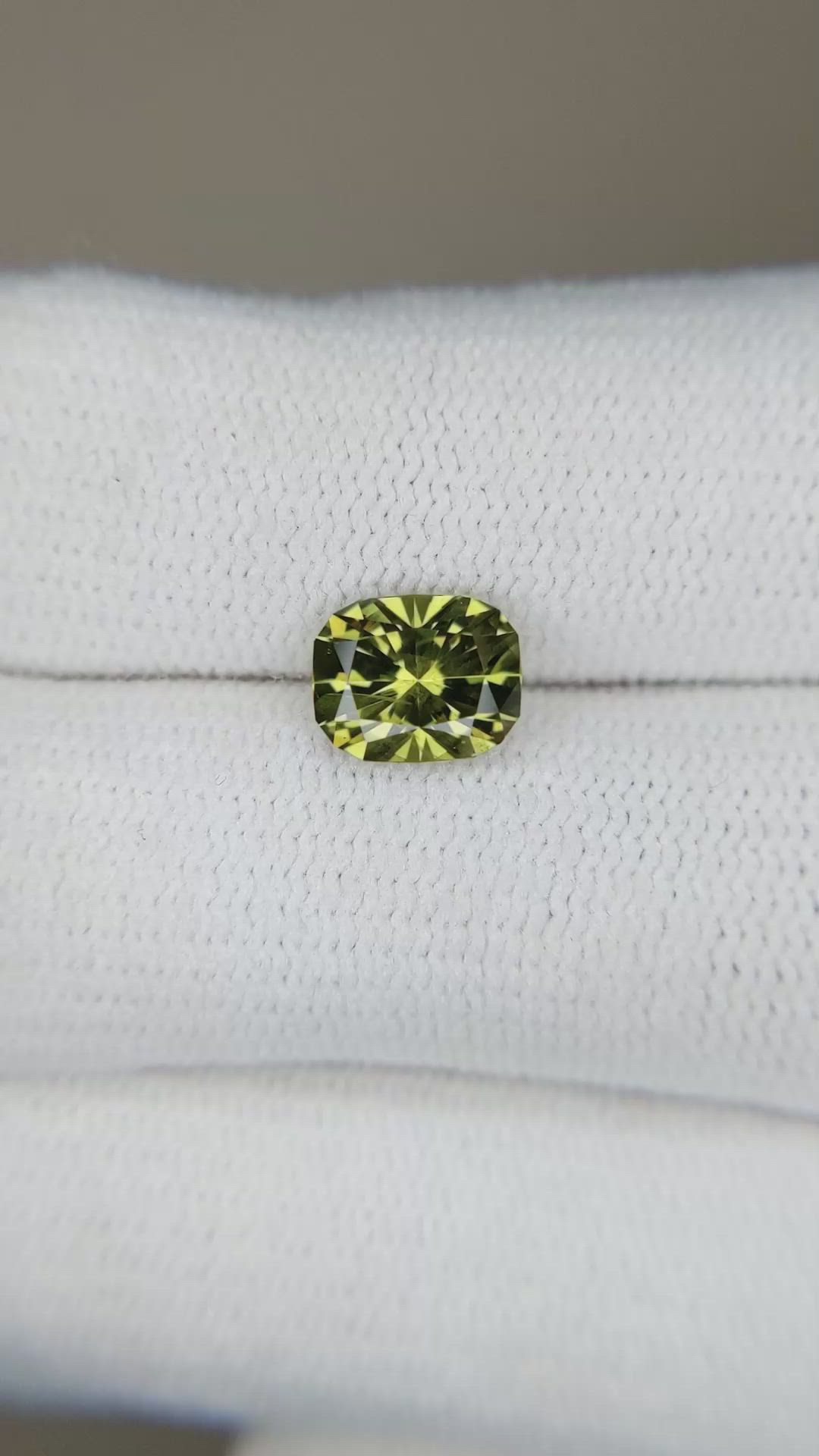1.50 Ct. Yellowish Green Sapphire from Ceylon (Sri Lanka) Size Video