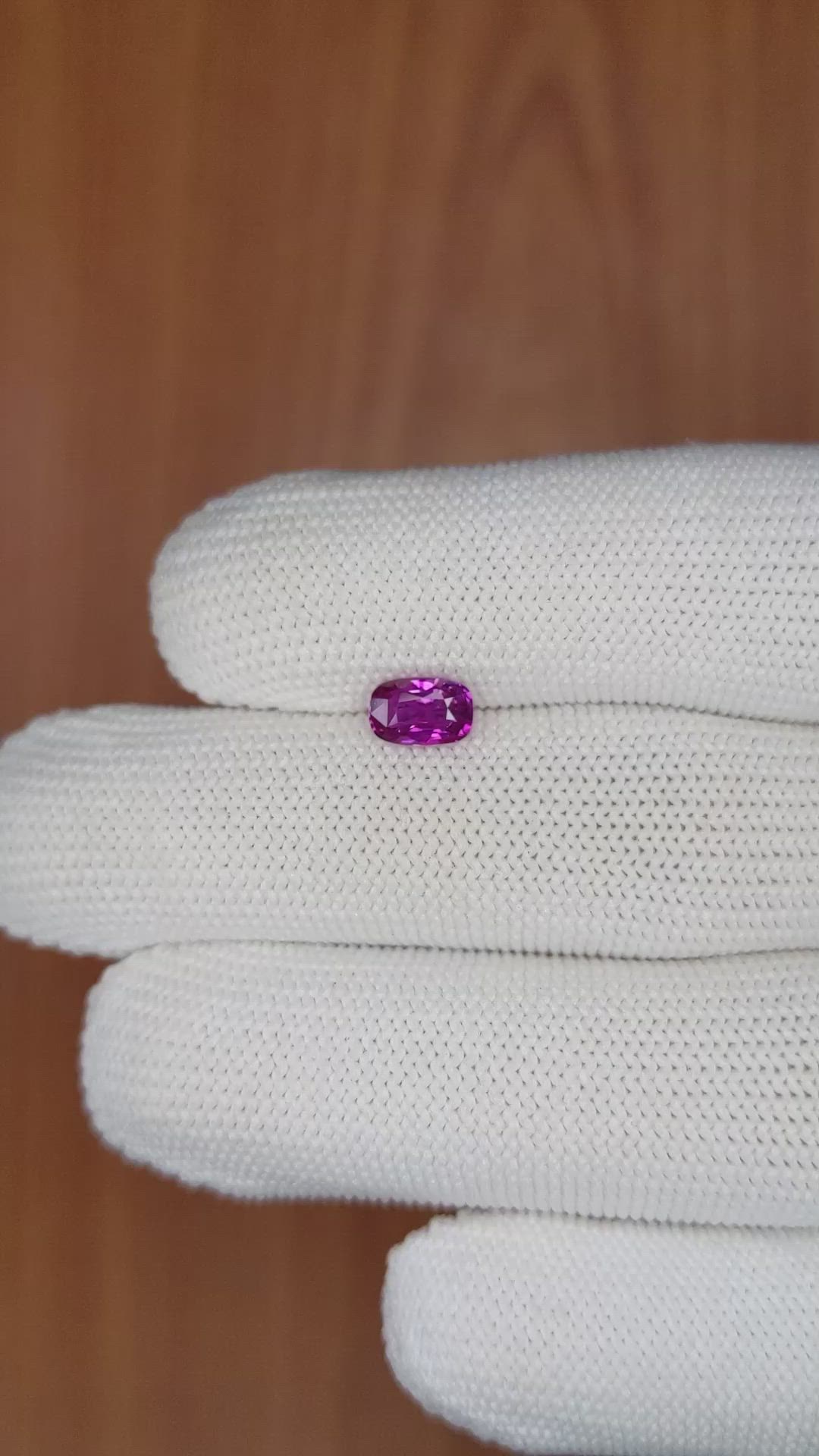 1.06 Ct. Pinkish Purple Sapphire from Ceylon (Sri Lanka) Size Video