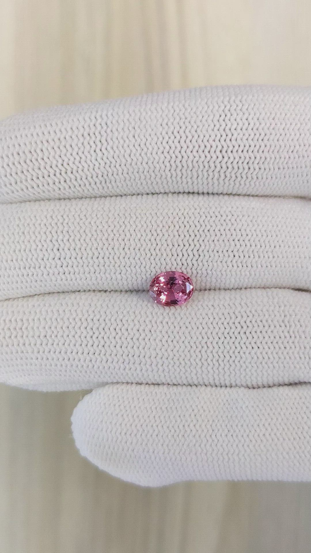 1.23 Ct. Padparadscha Sapphire from Ceylon (Sri Lanka) Size Video