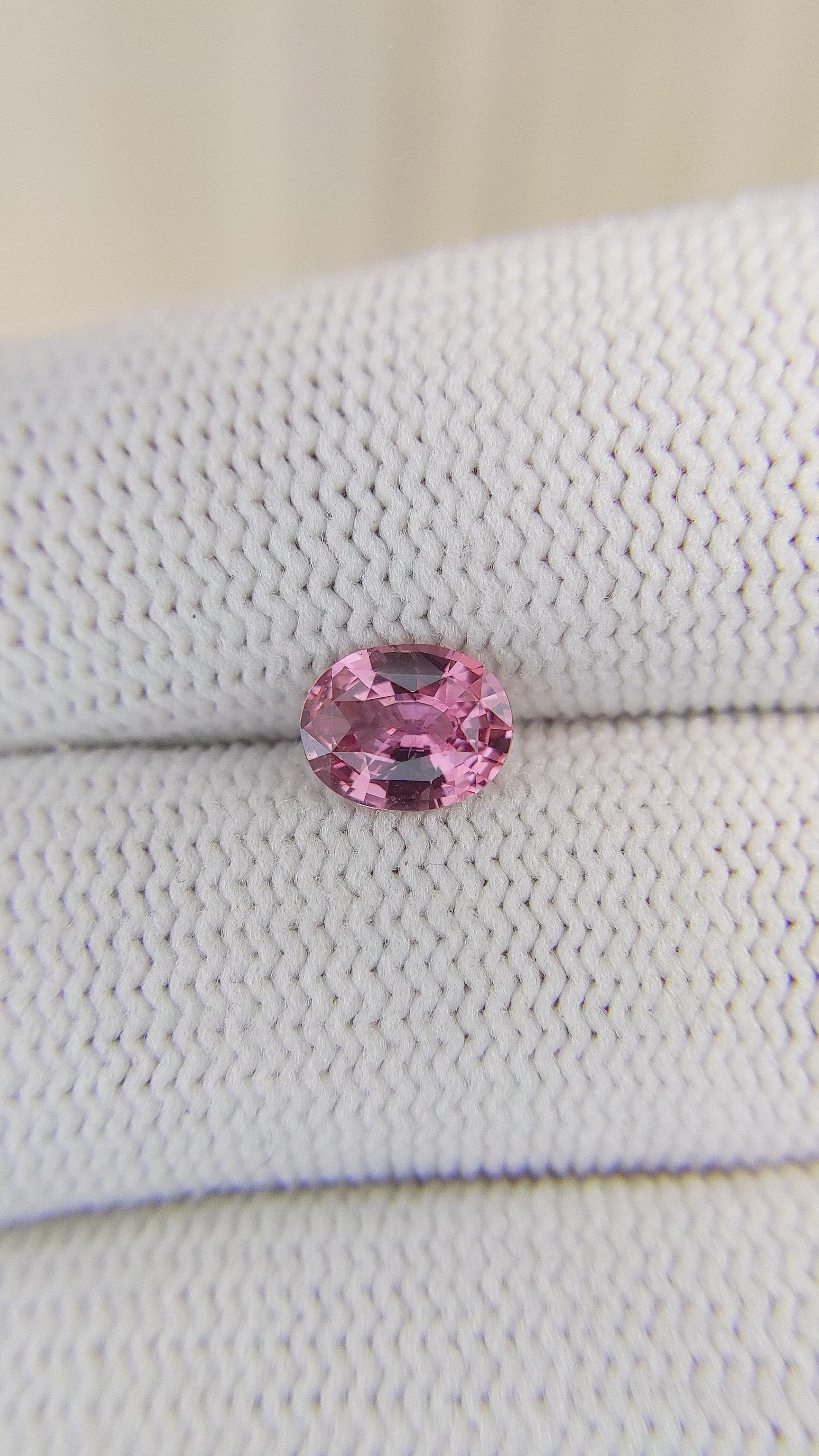 1.23 Ct. Padparadscha Sapphire from Ceylon (Sri Lanka) Size Video