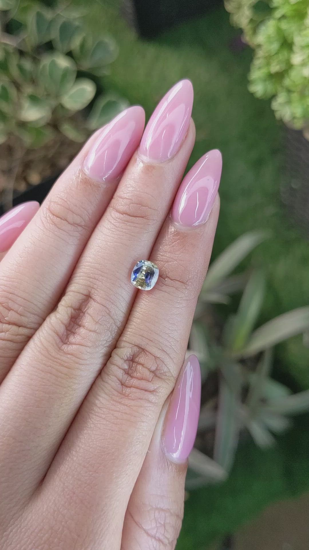 1.10 Ct. Bi Color Sapphire from Ceylon (Sri Lanka) Size Video