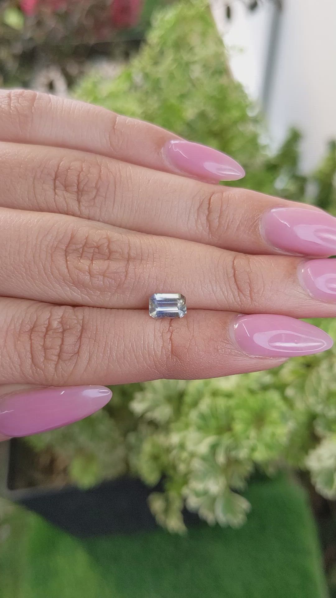 1.01 Ct. Bi Color Sapphire from Ceylon (Sri Lanka) Size Video